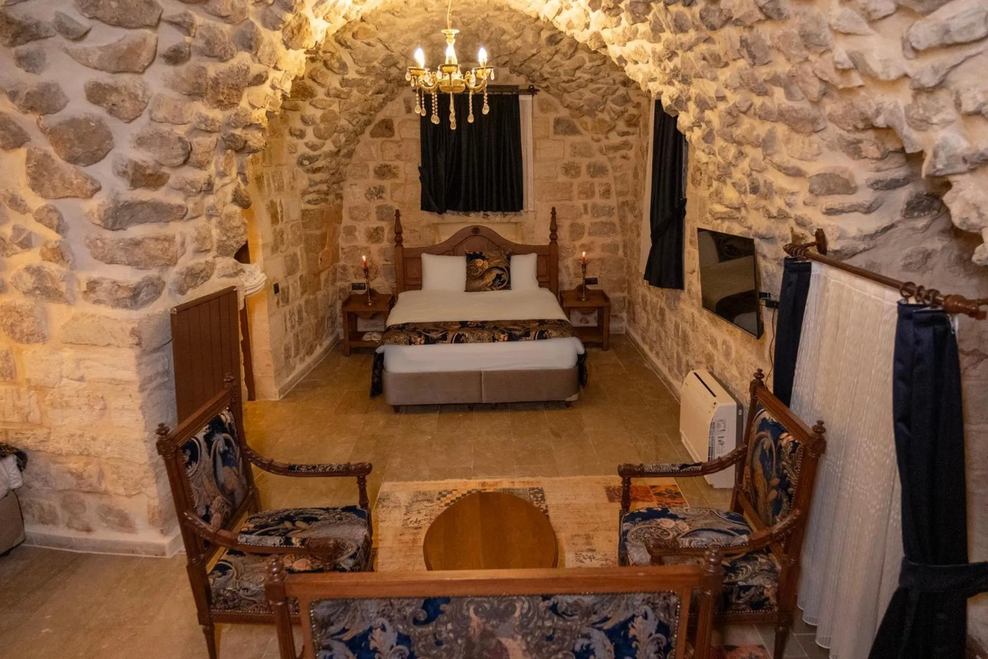 Bed in Kasr-i Divan Hotel