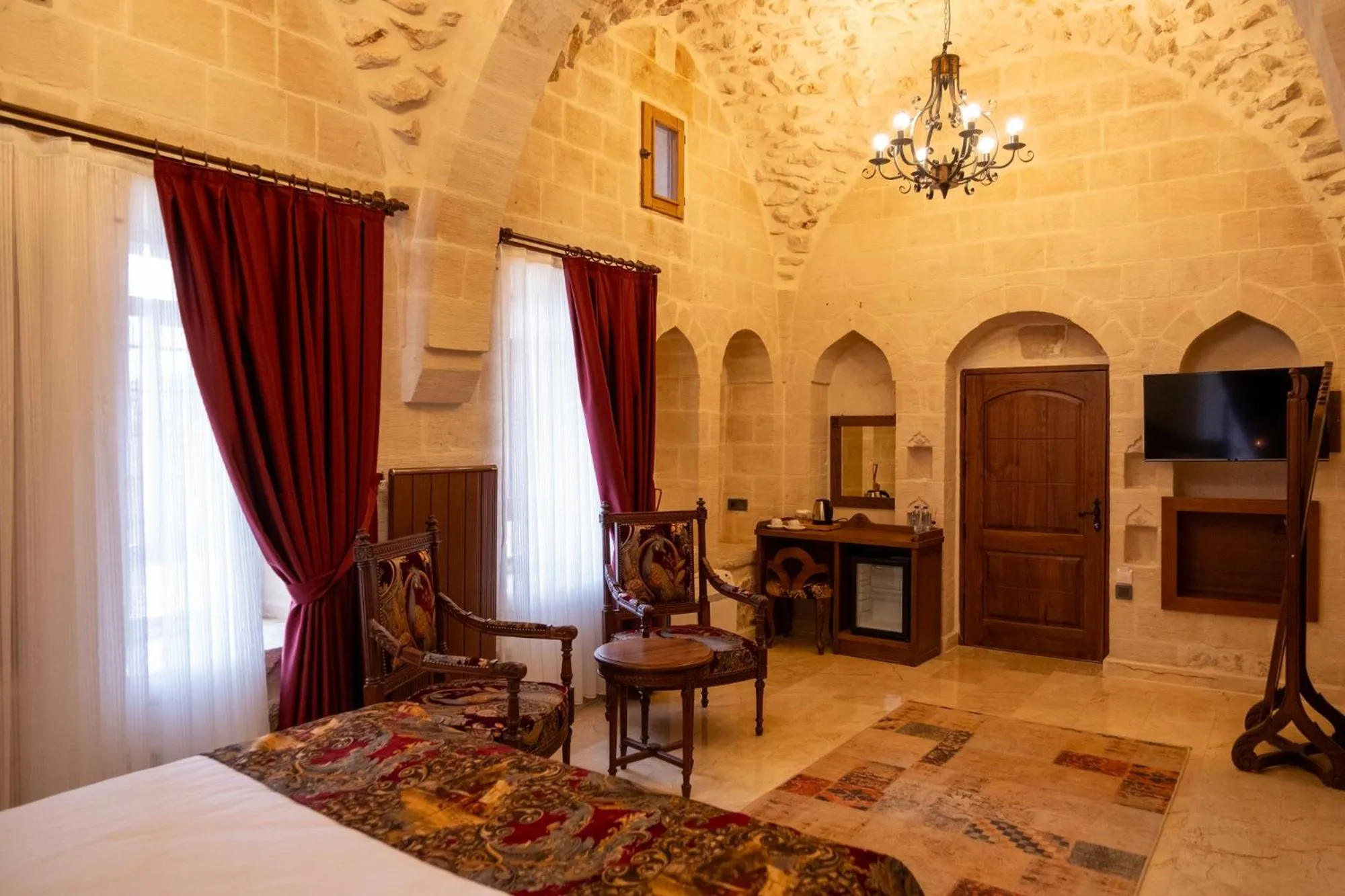 Bed in Kasr-i Divan Hotel