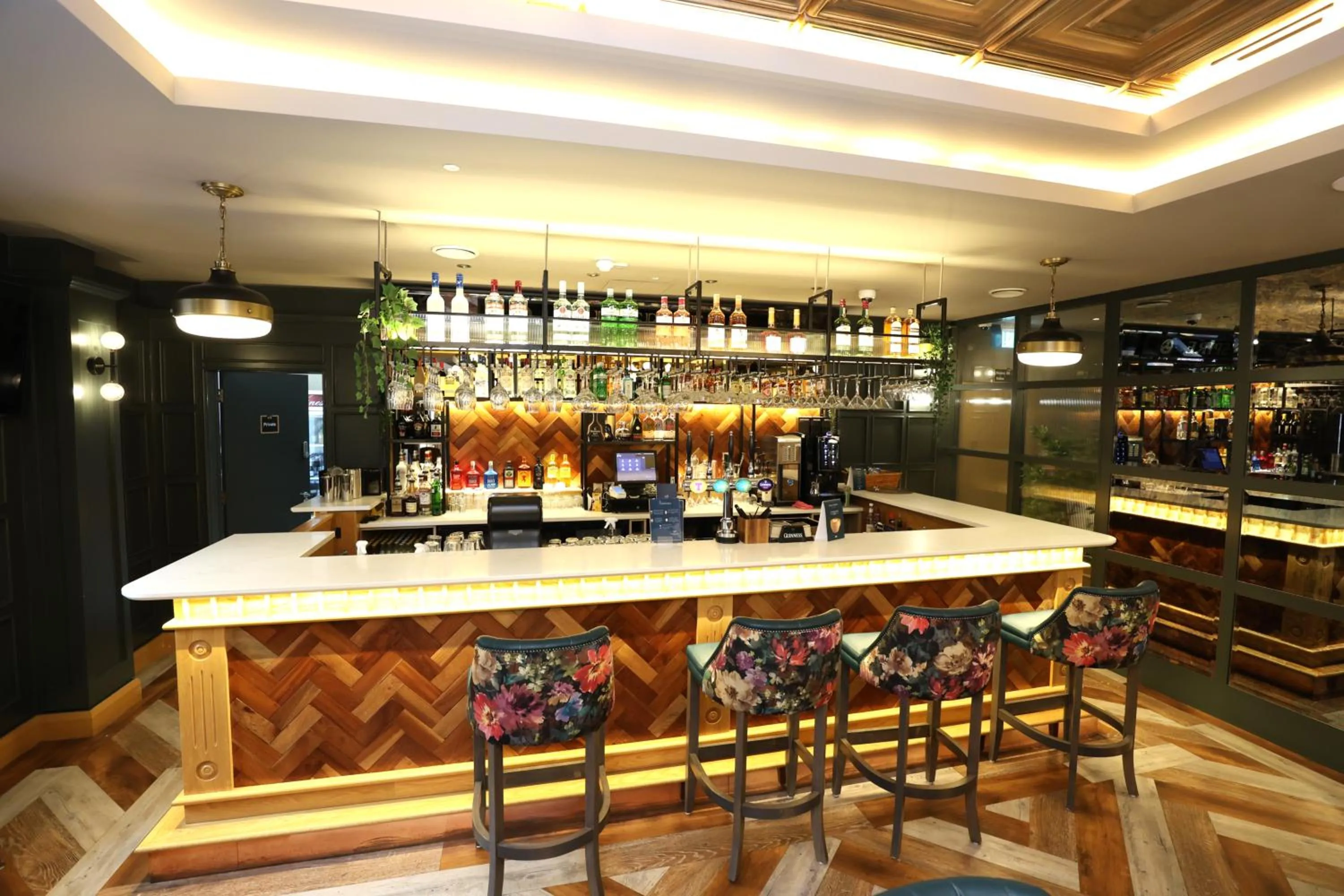 Lounge or bar in The Maiden City Hotel