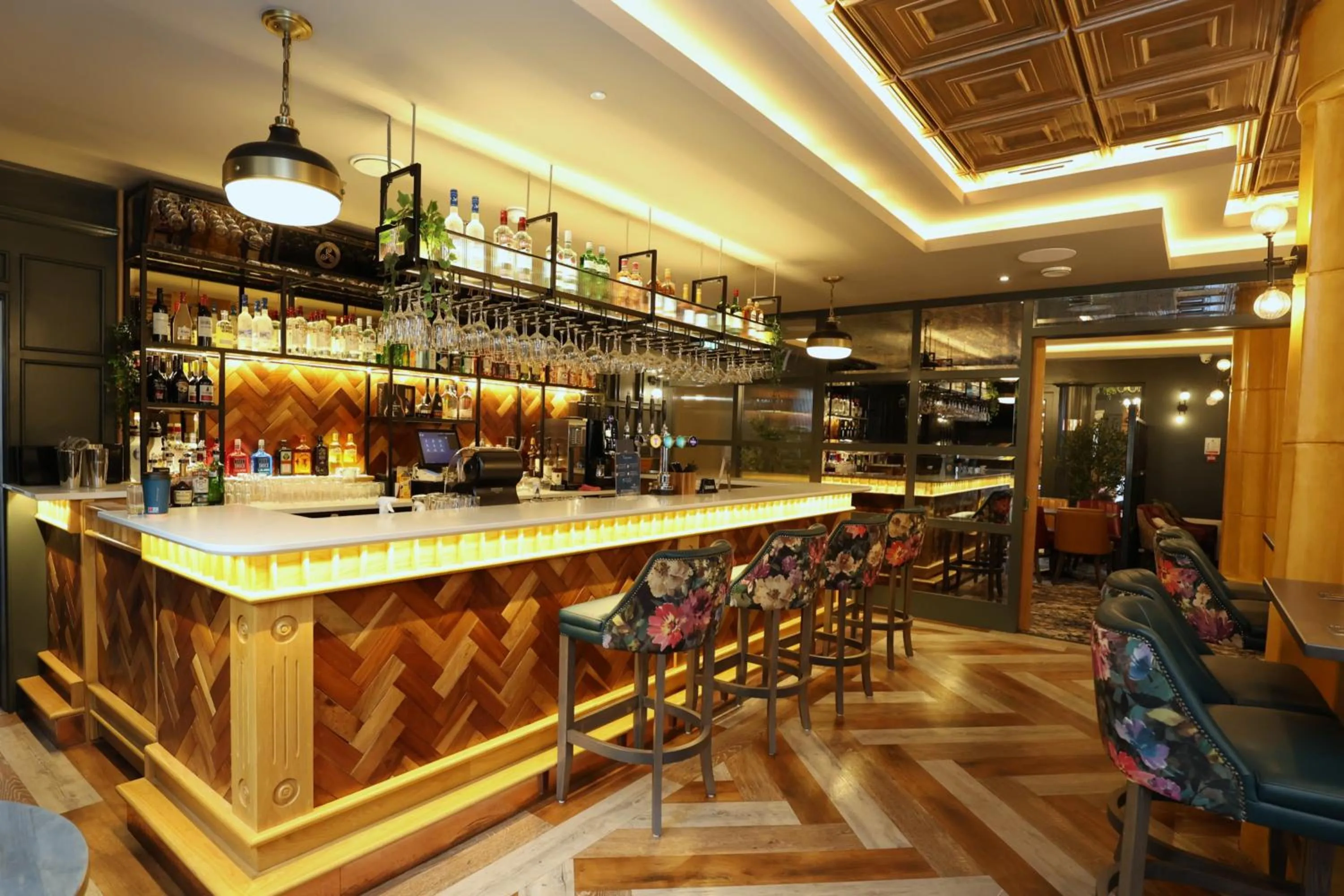 Lounge or bar in The Maiden City Hotel