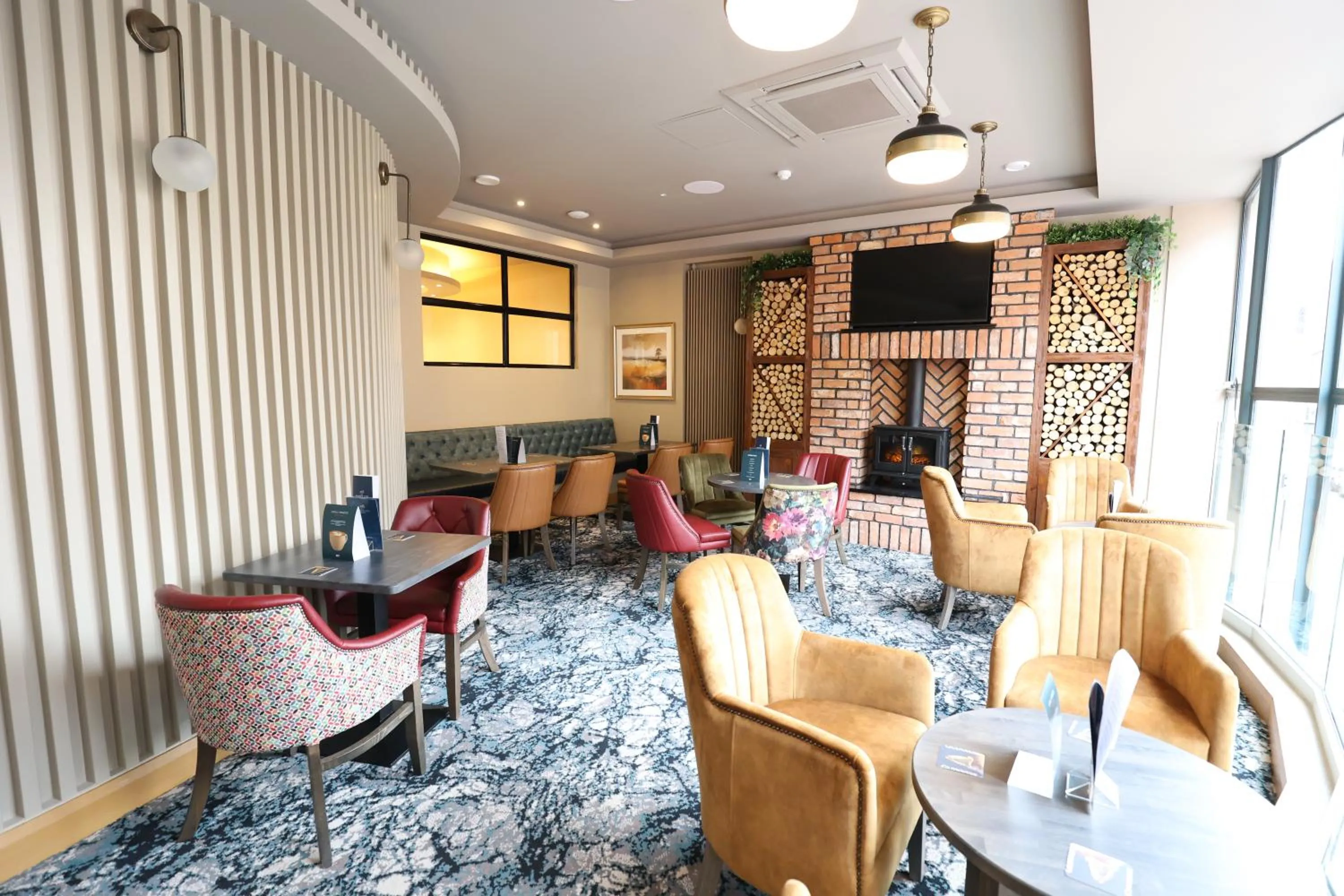 Lounge or bar in The Maiden City Hotel