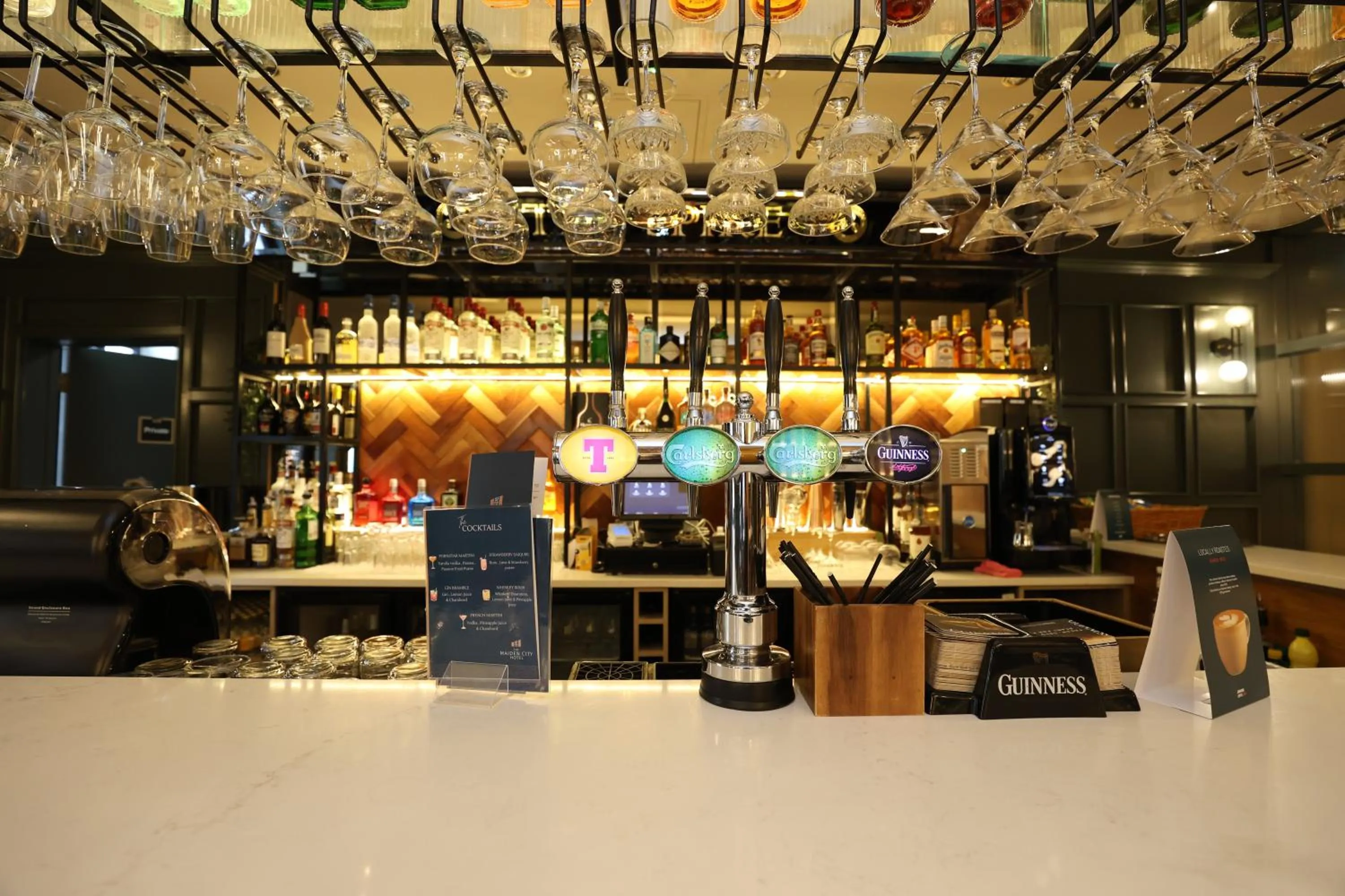 Lounge or bar in The Maiden City Hotel