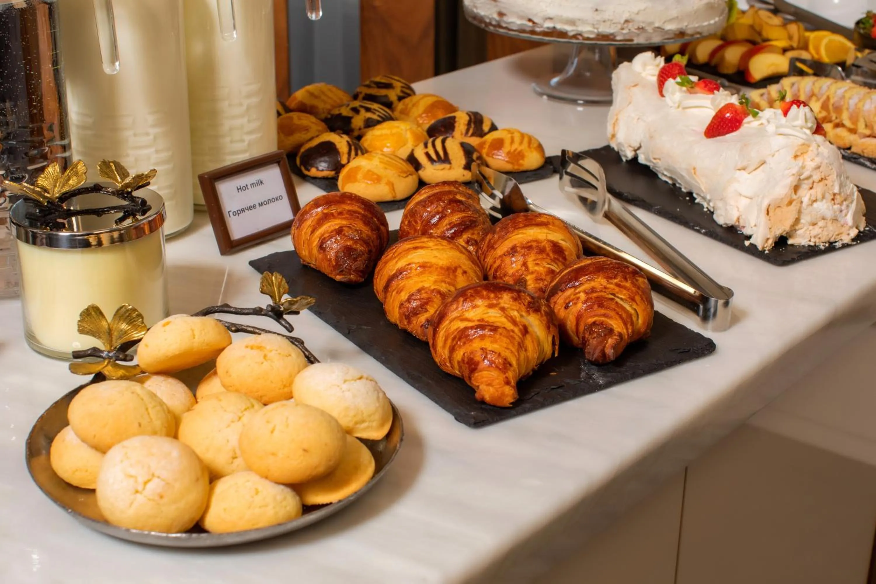 Breakfast in Elysium Gallery Hotel