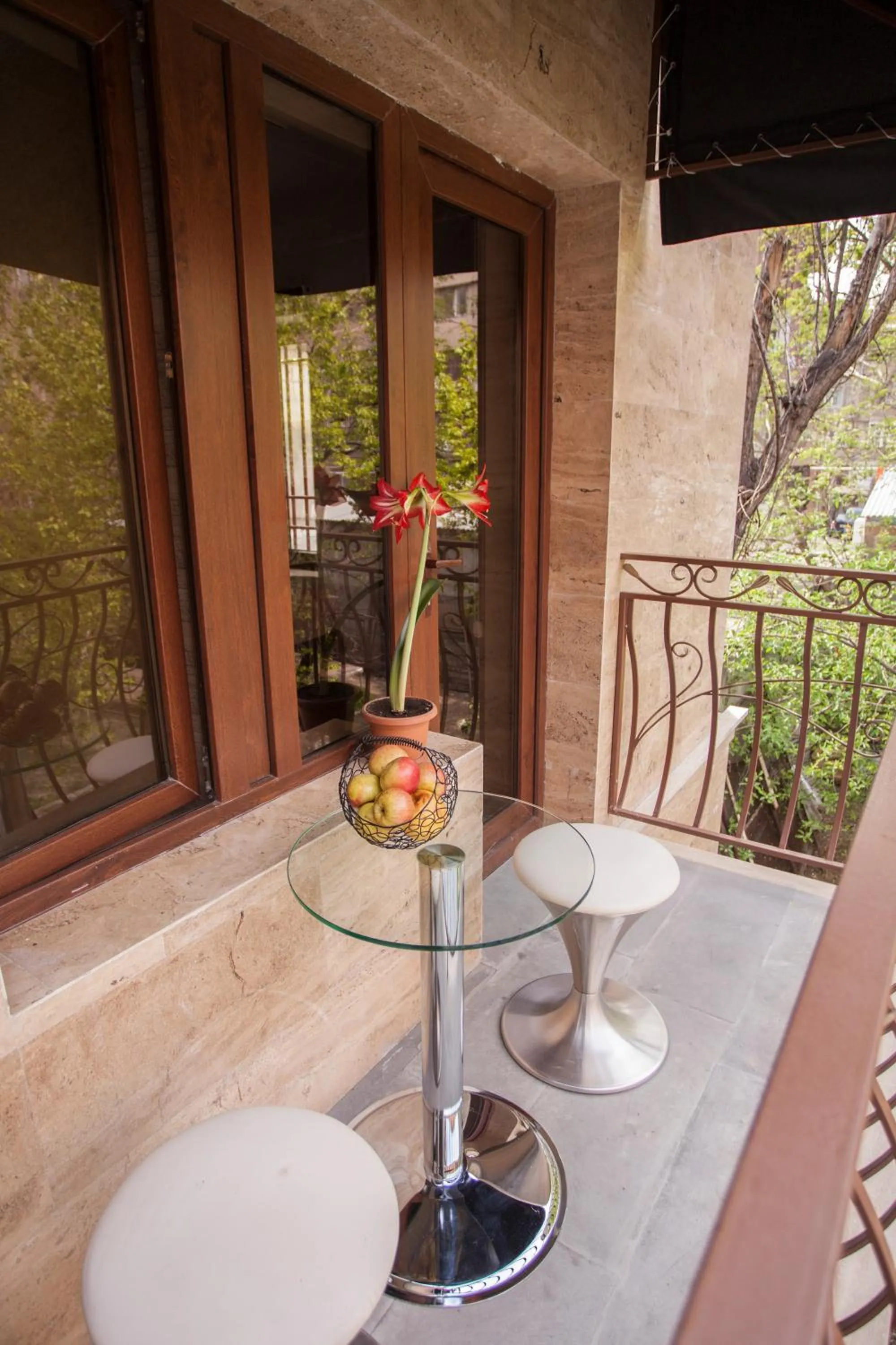 Garden in Elysium Gallery Hotel