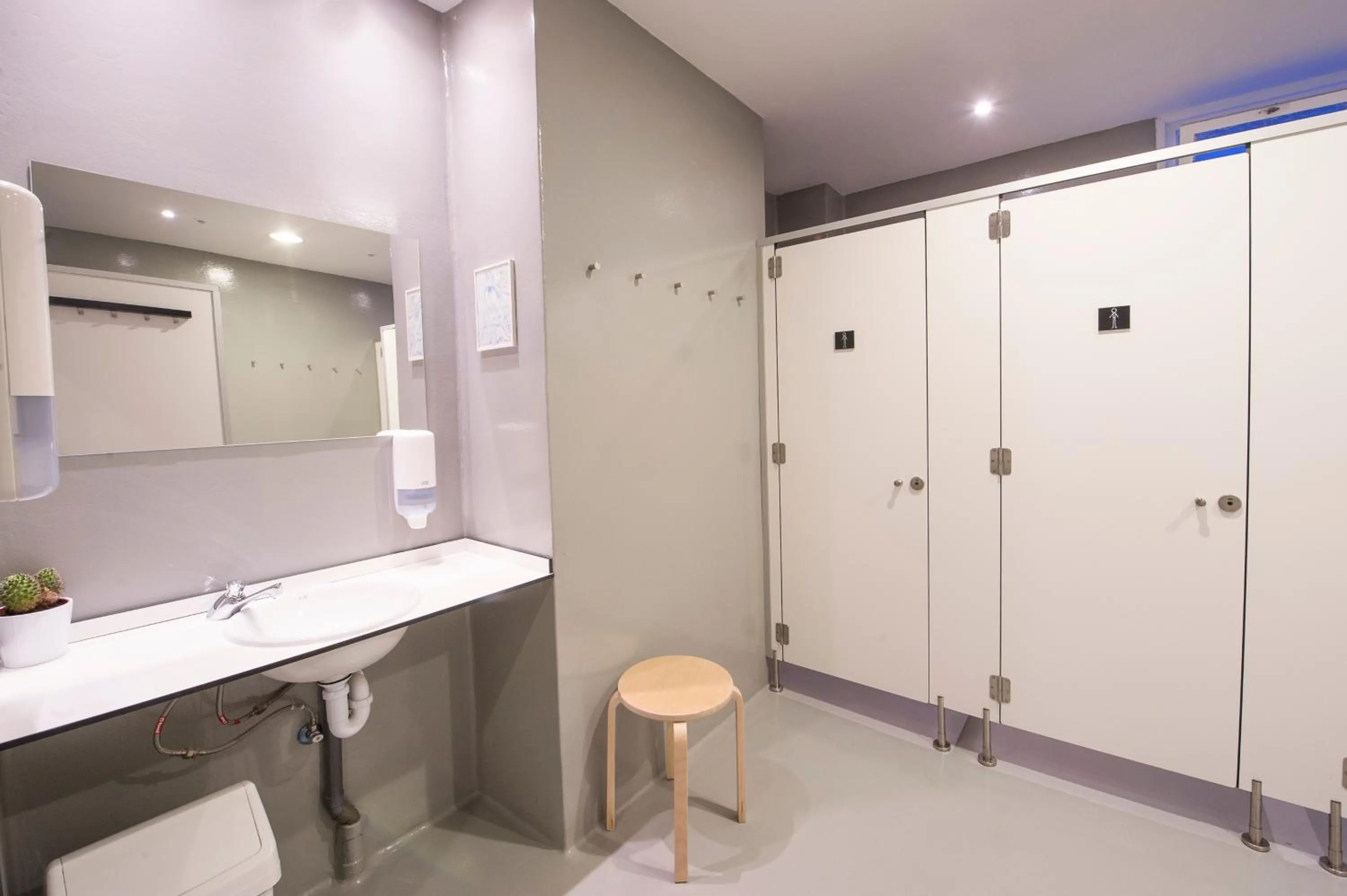 Bathroom in A Room In The City Hostel