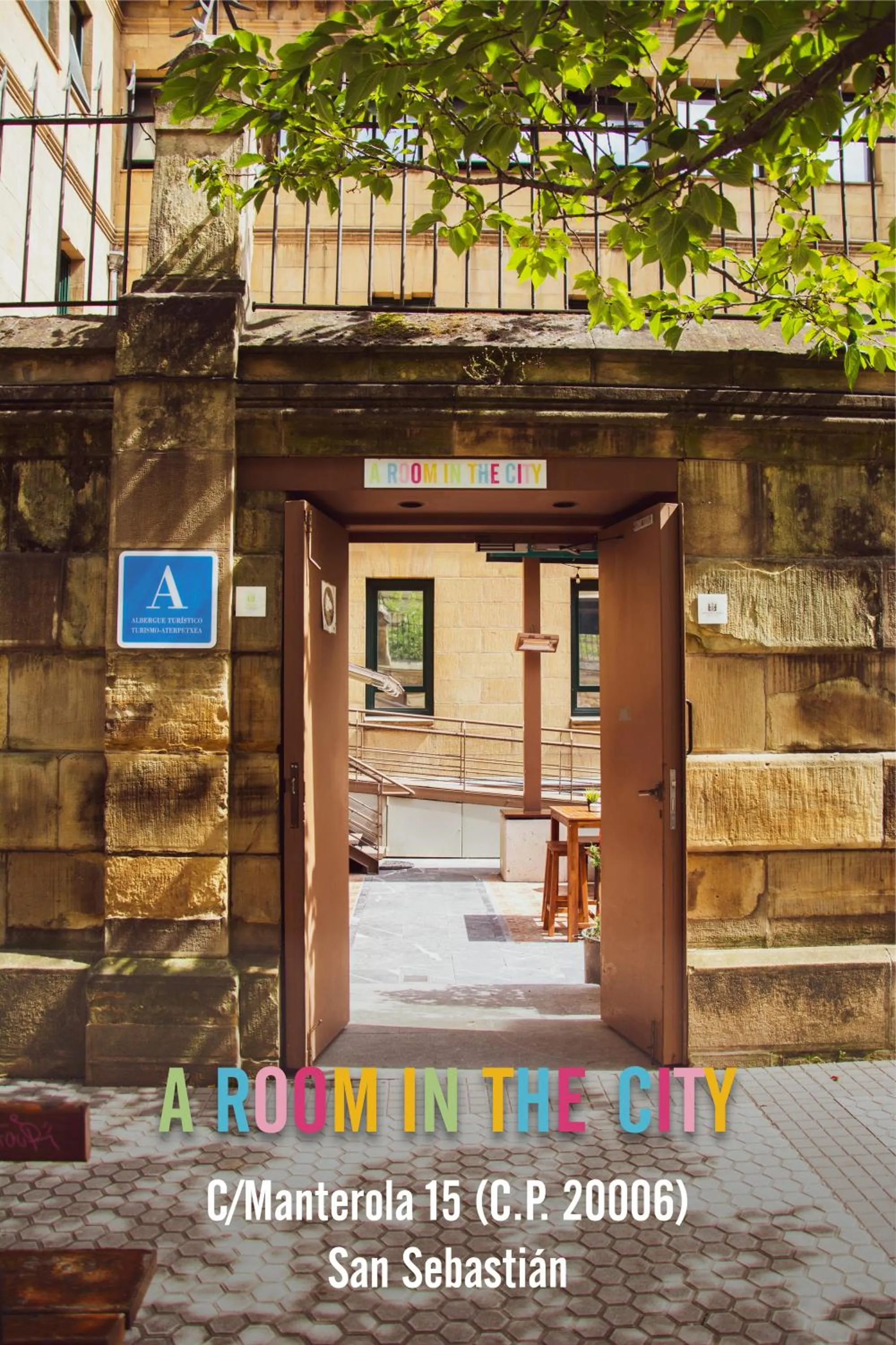 Facade/entrance in A Room In The City Hostel