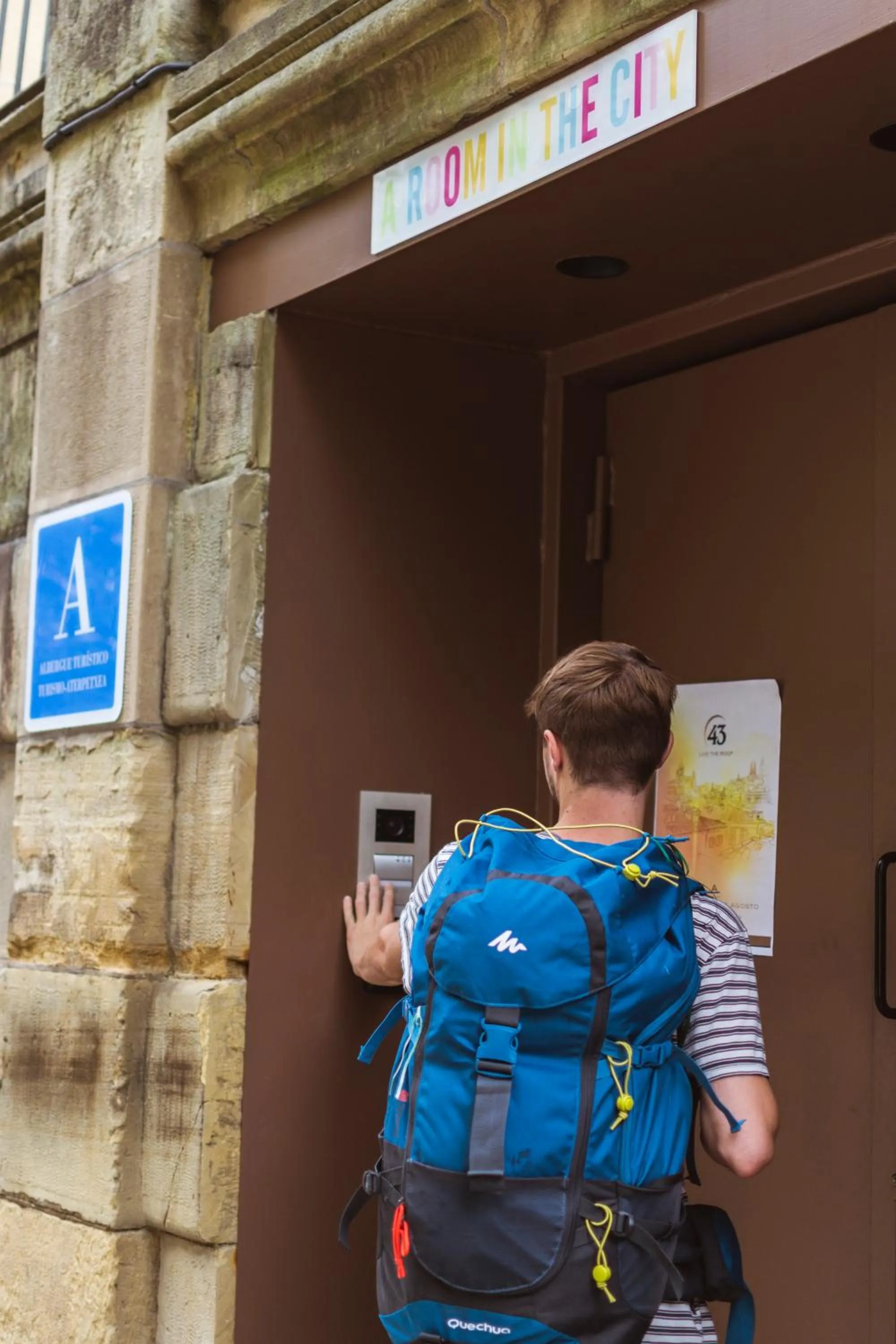 Facade/entrance in A Room In The City Hostel