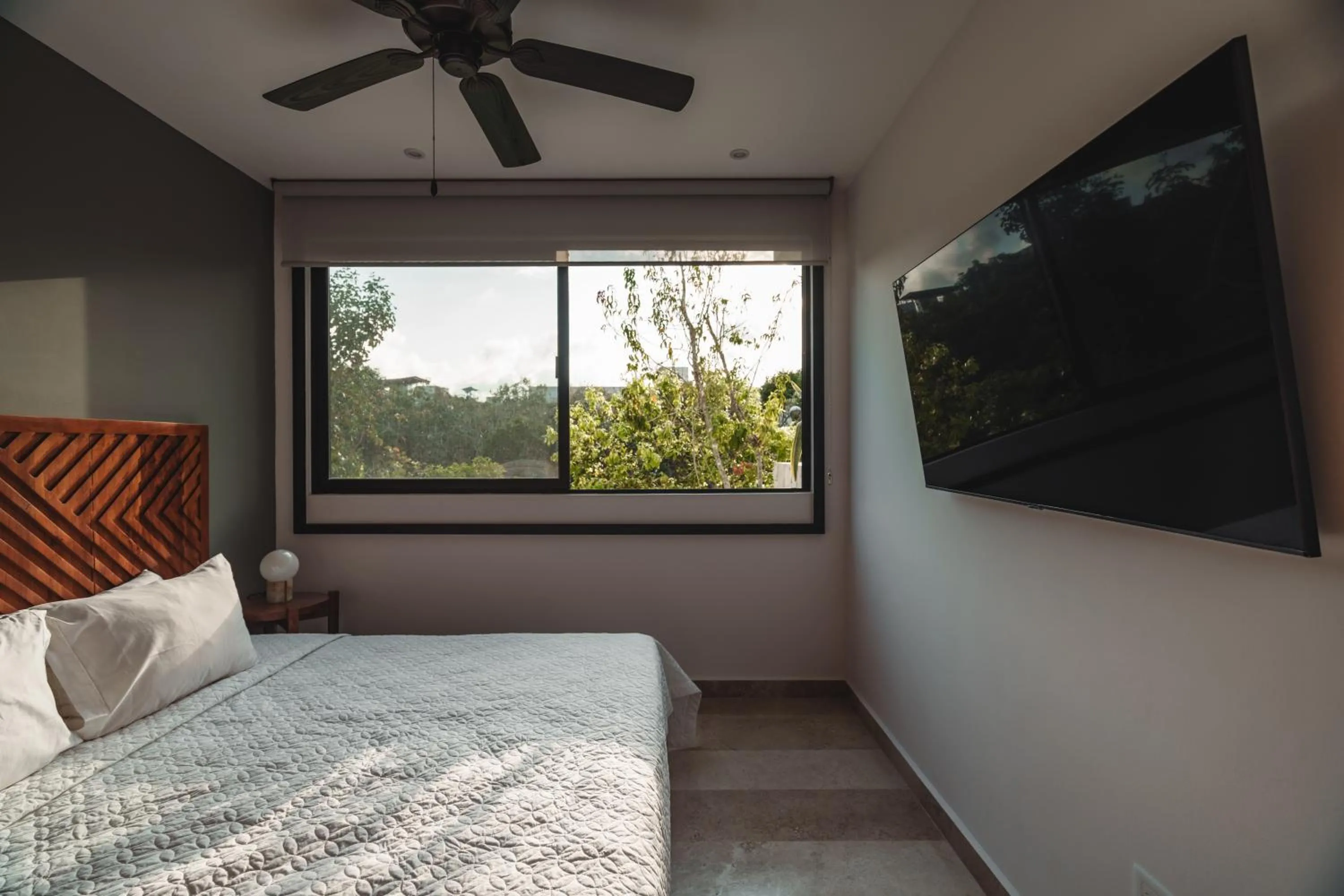 Bed in Best Condo with Rooftop Pool, Gym, Coworking, Cinema