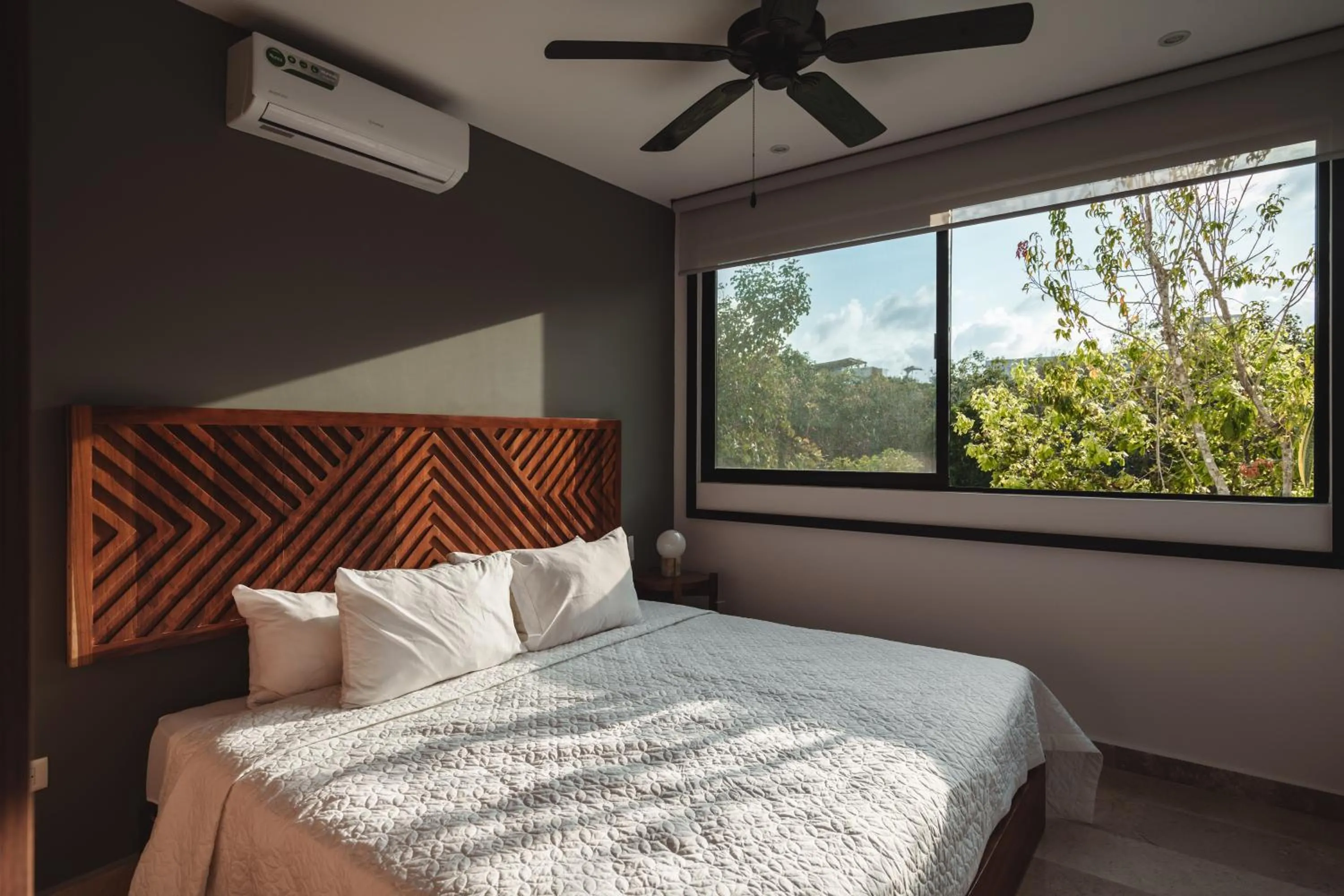 Bed in Best Condo with Rooftop Pool, Gym, Coworking, Cinema