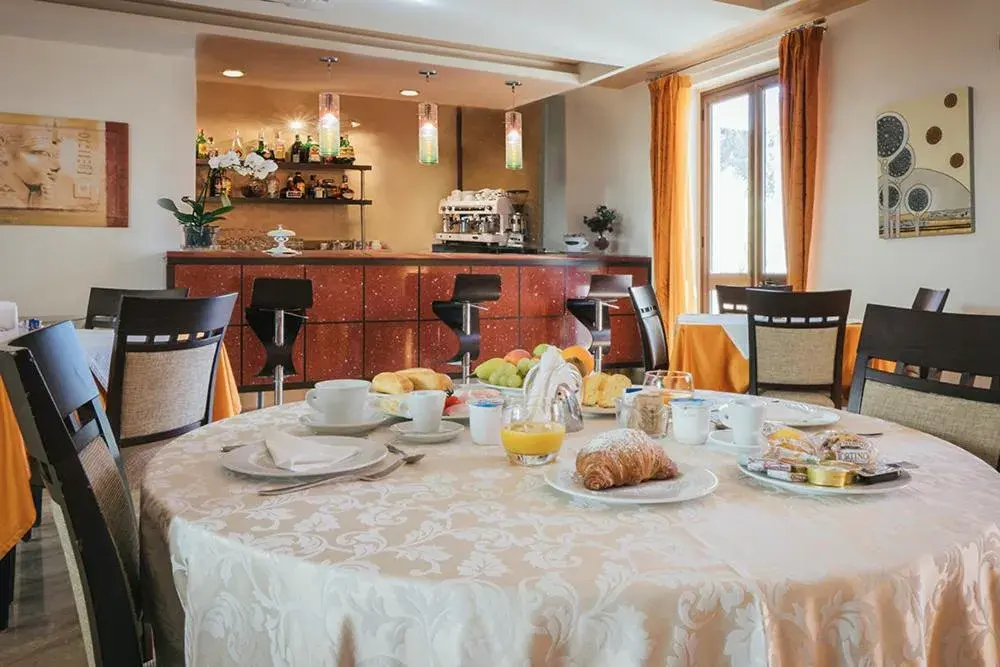 Restaurant/places to eat in Hotel Costa Azul Restaurant/places to eat in Hotel Costa Azul