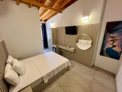 Ados Hotel