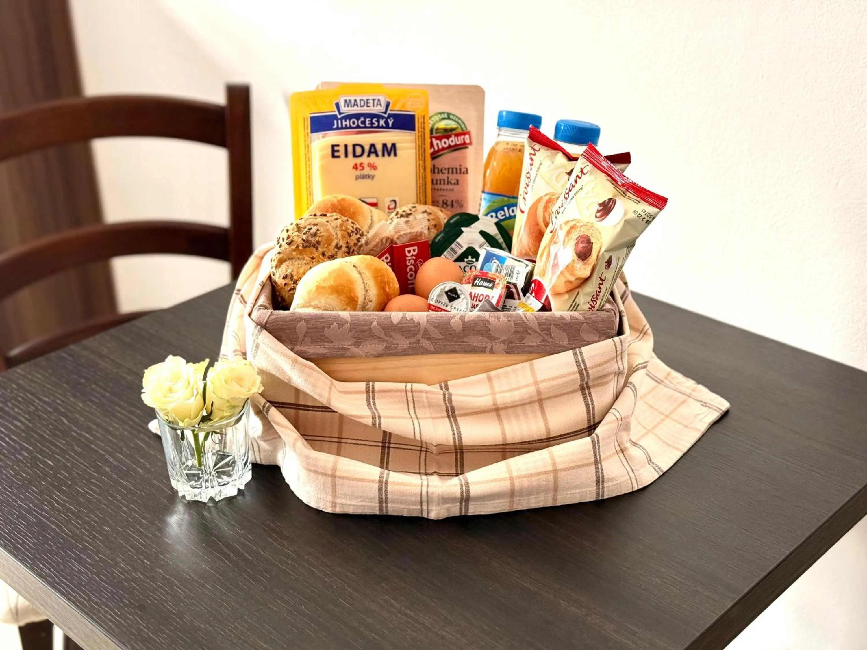 Breakfast in Madonna Apartments