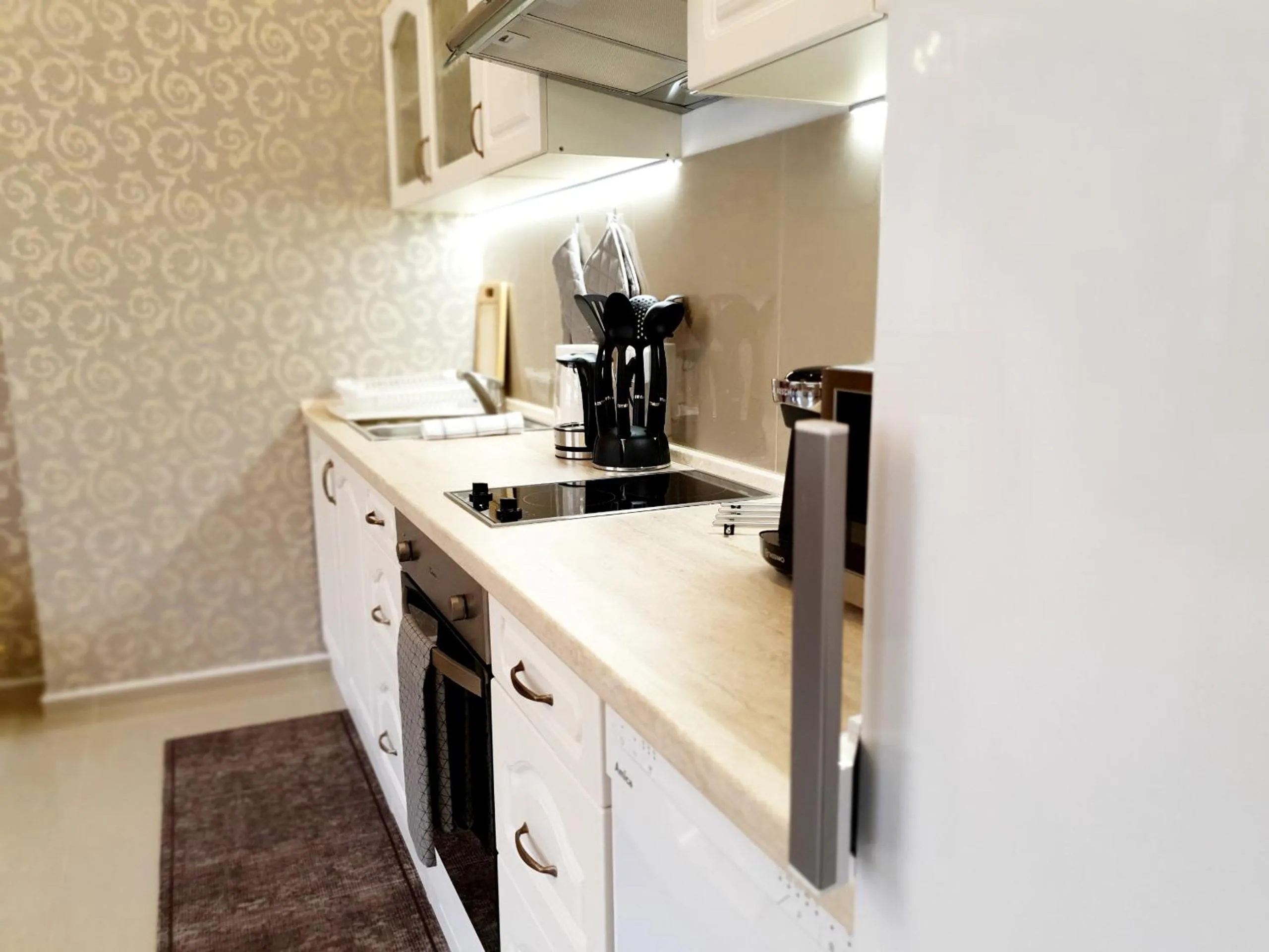 Coffee/tea facilities in Madonna Apartments