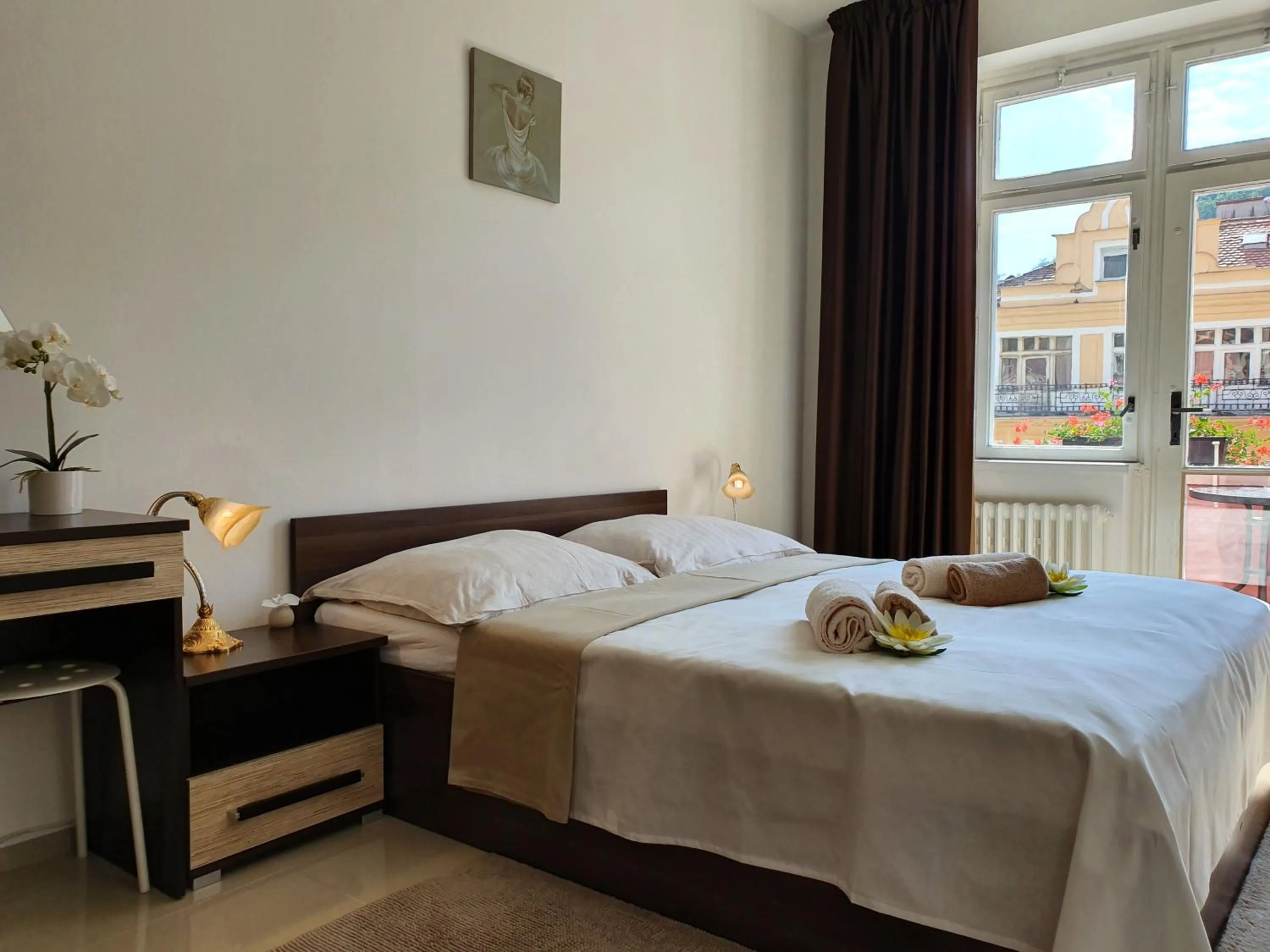 Bed in Madonna Apartments