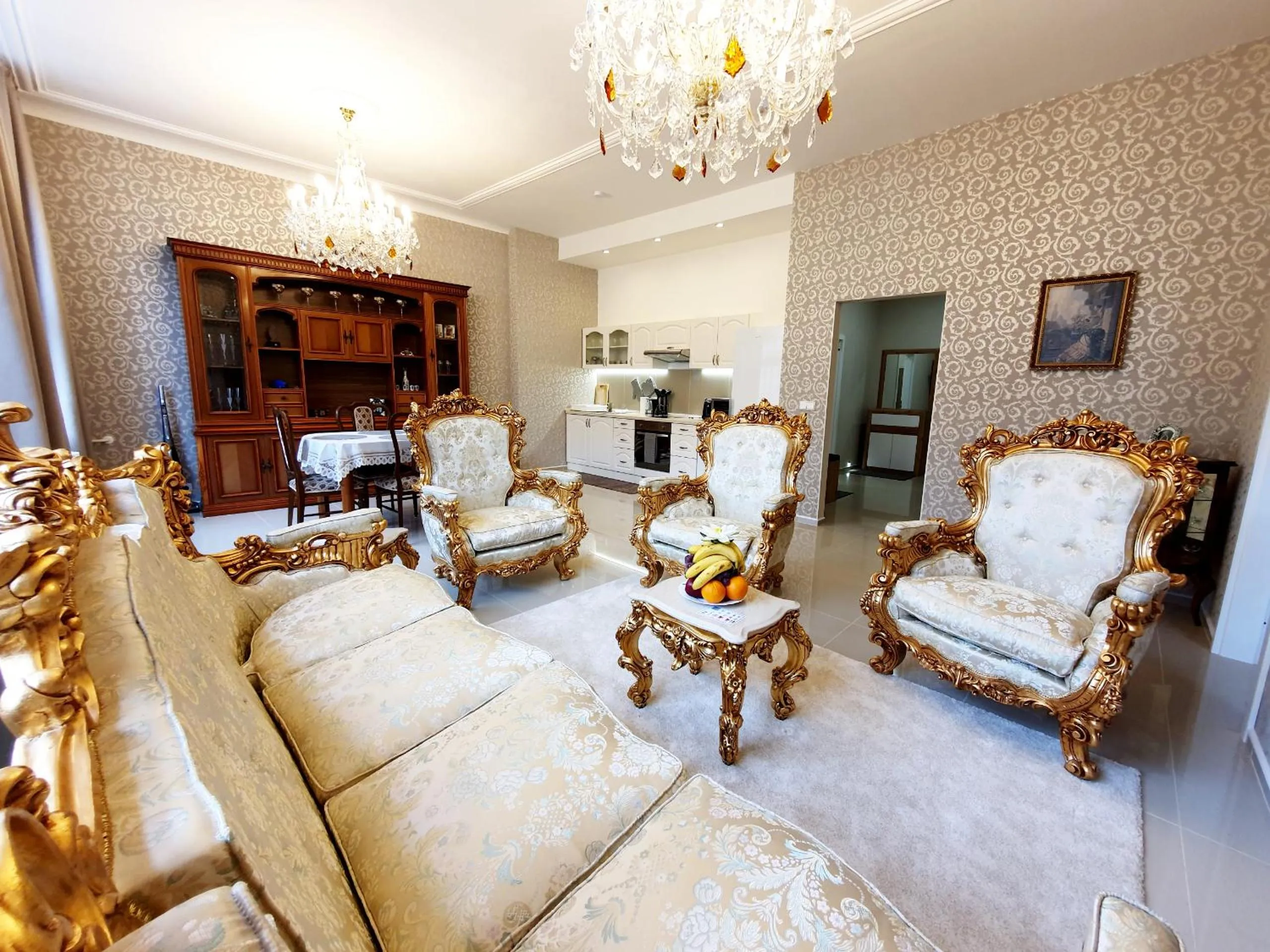 Kitchen or kitchenette in Madonna Apartments