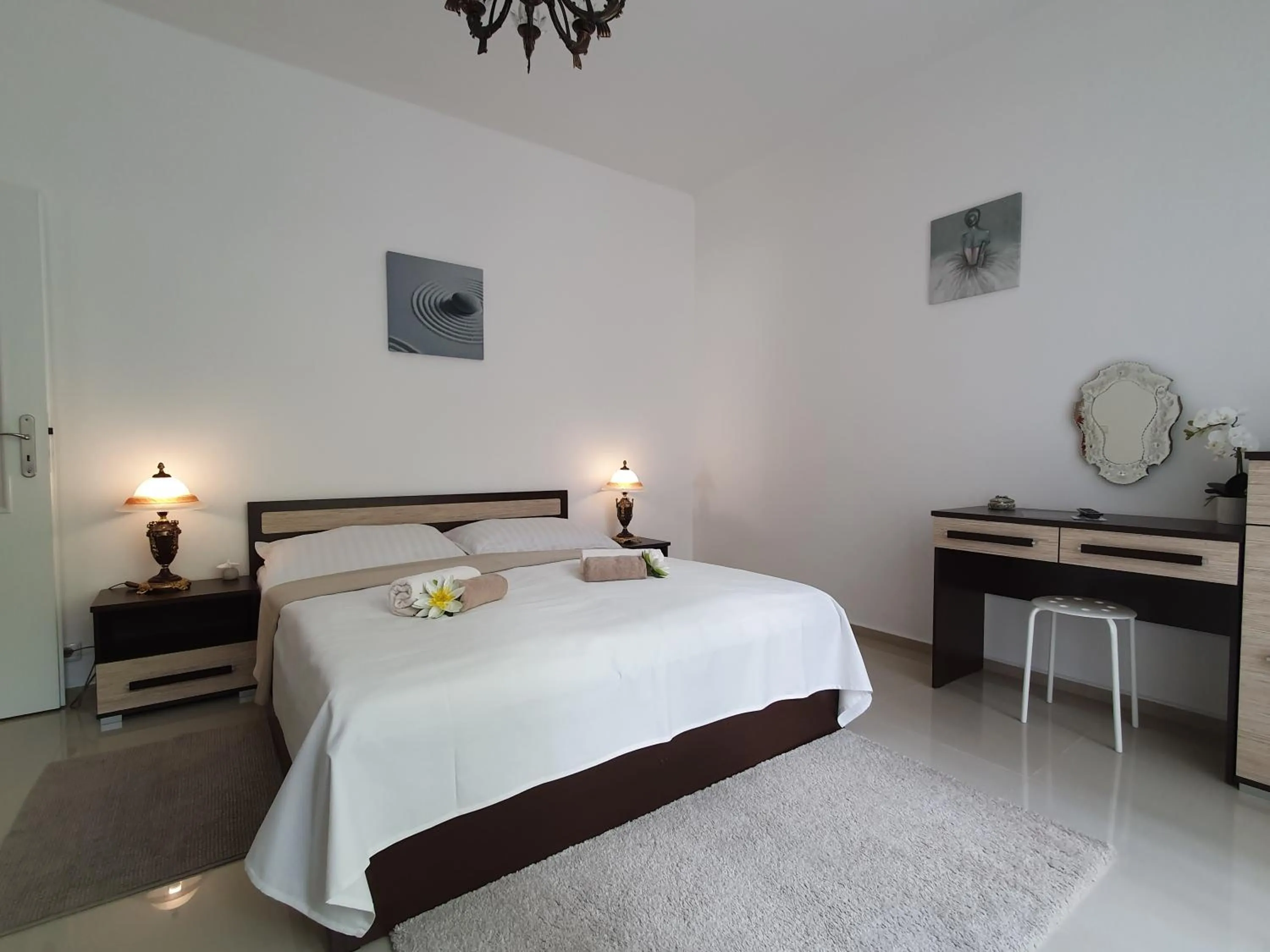 Photo of the whole room, Bed in Madonna Apartments