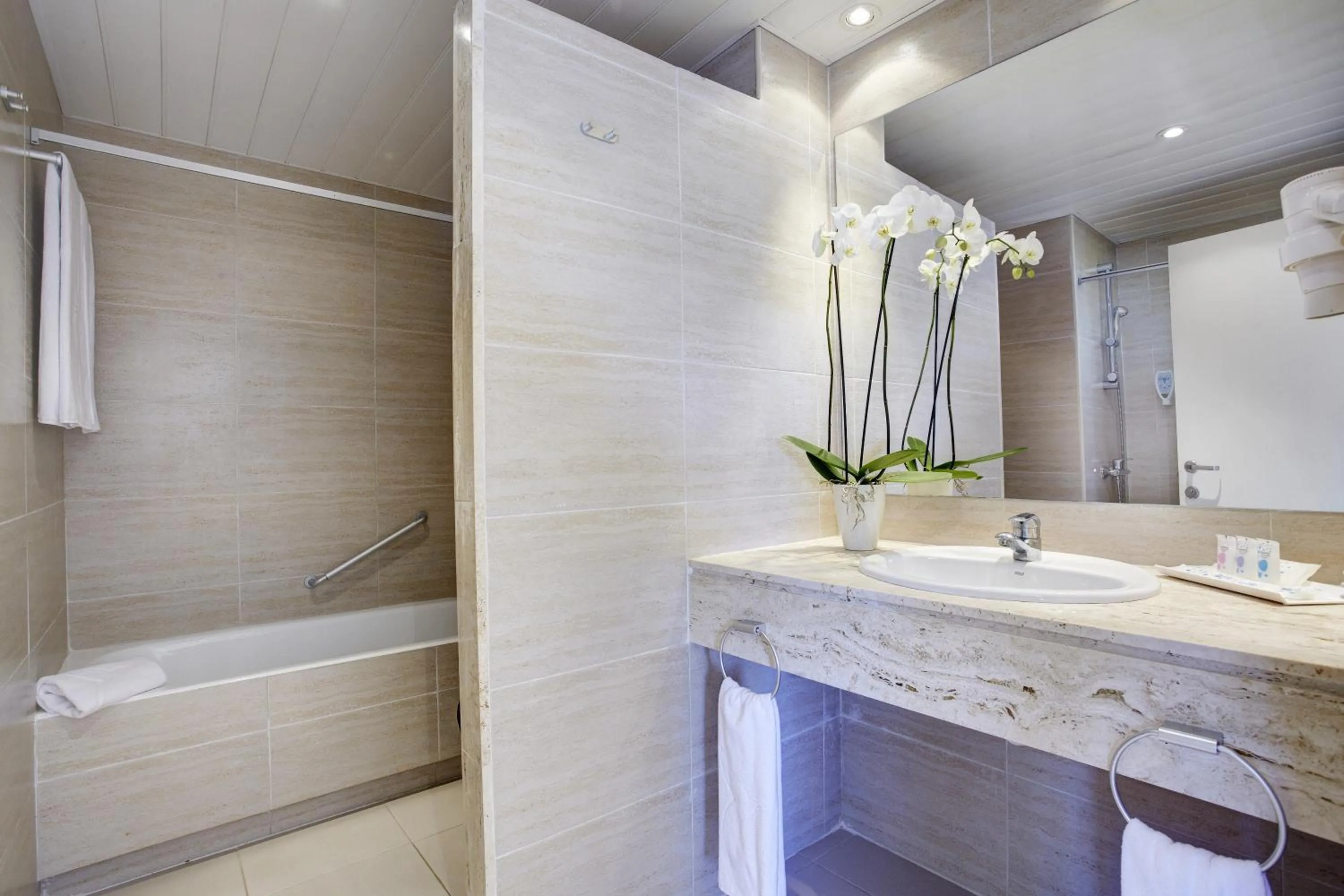 Bathroom in Grupotel Mallorca Mar