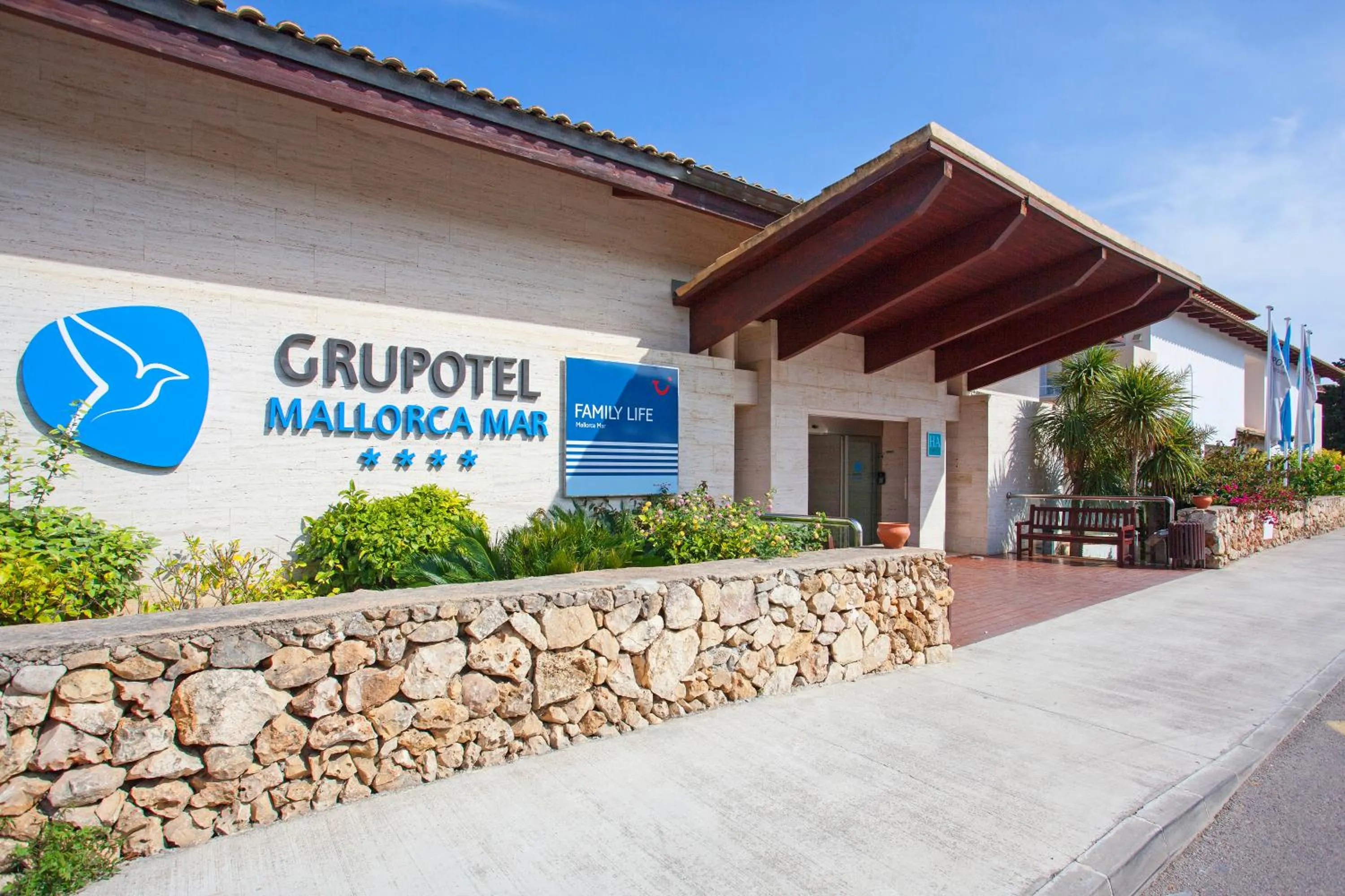 Facade/entrance in Grupotel Mallorca Mar