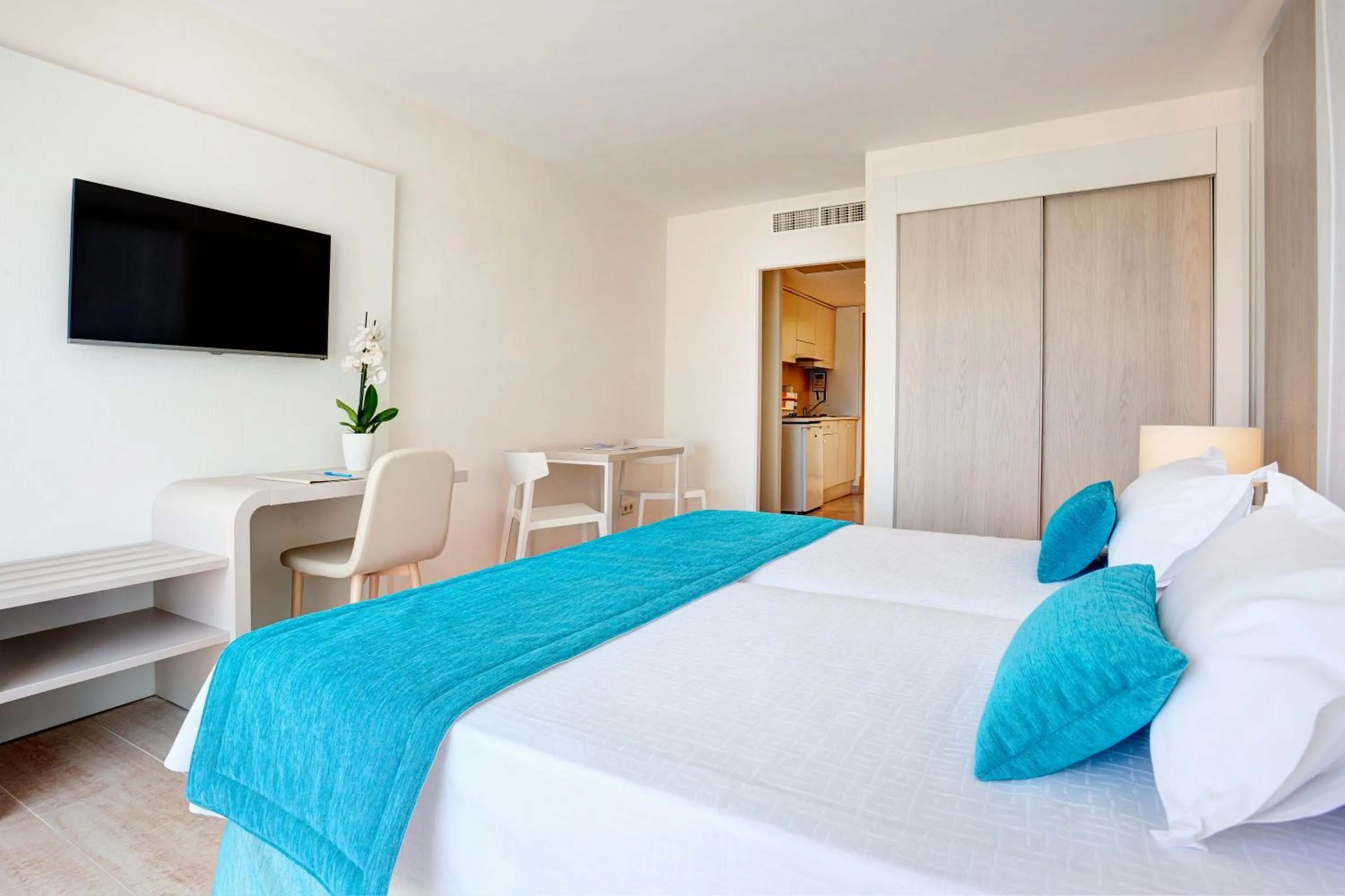 Photo of the whole room, Bed in Grupotel Mallorca Mar