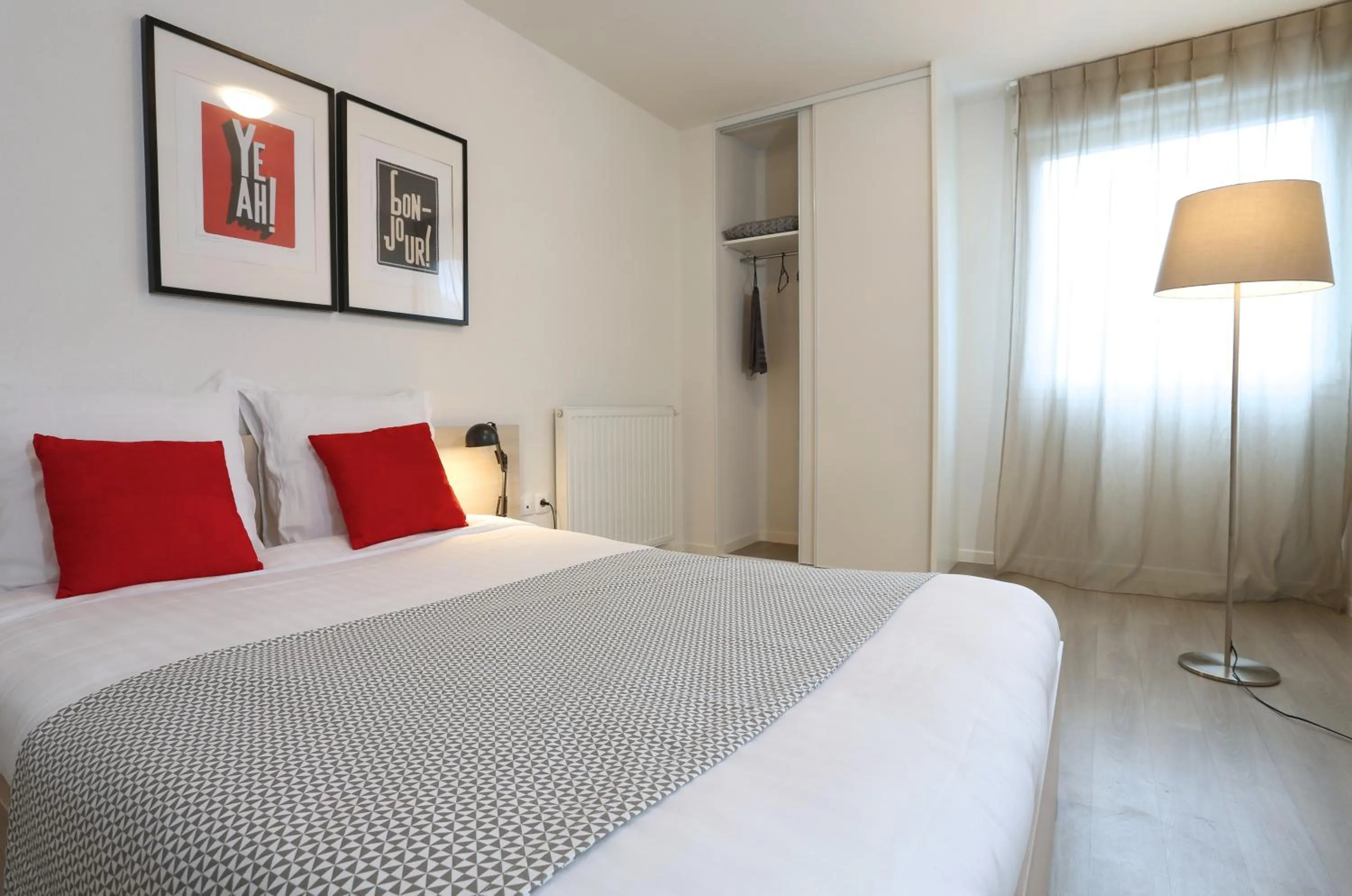 Photo of the whole room, Bed in Apparteo Nancy