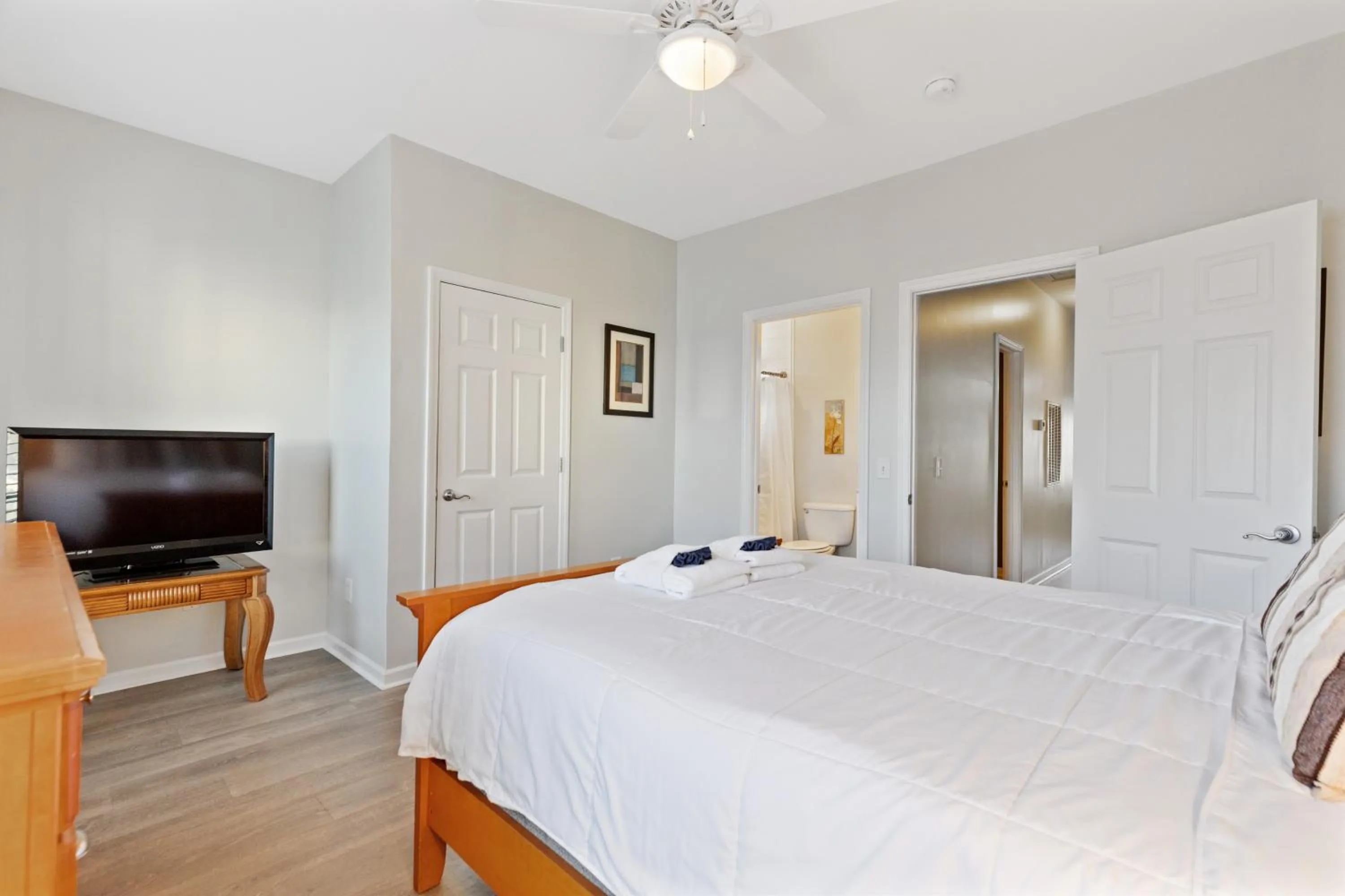 Bed in 113 Waters Edge Community