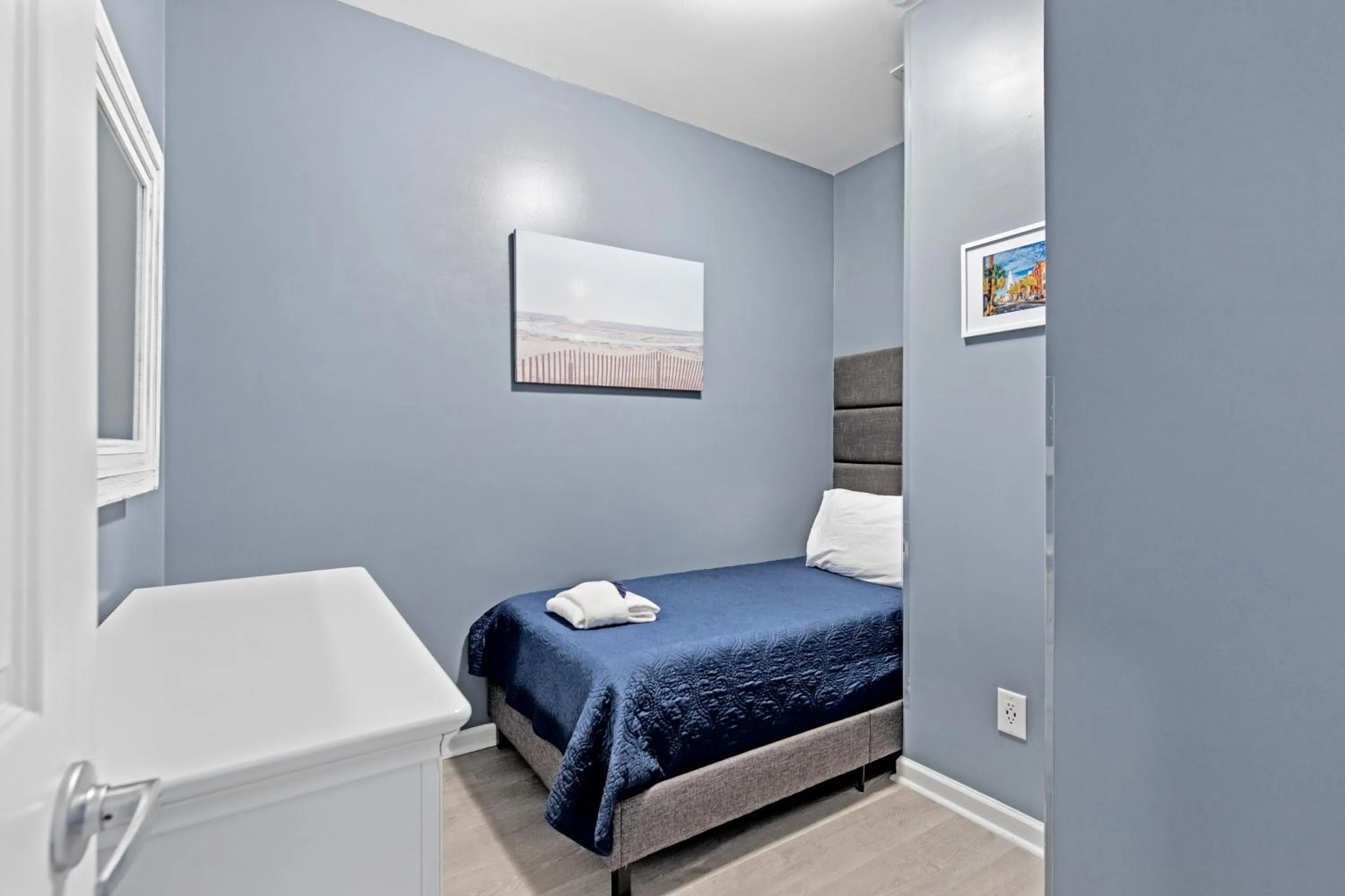 Bed in 113 Waters Edge Community