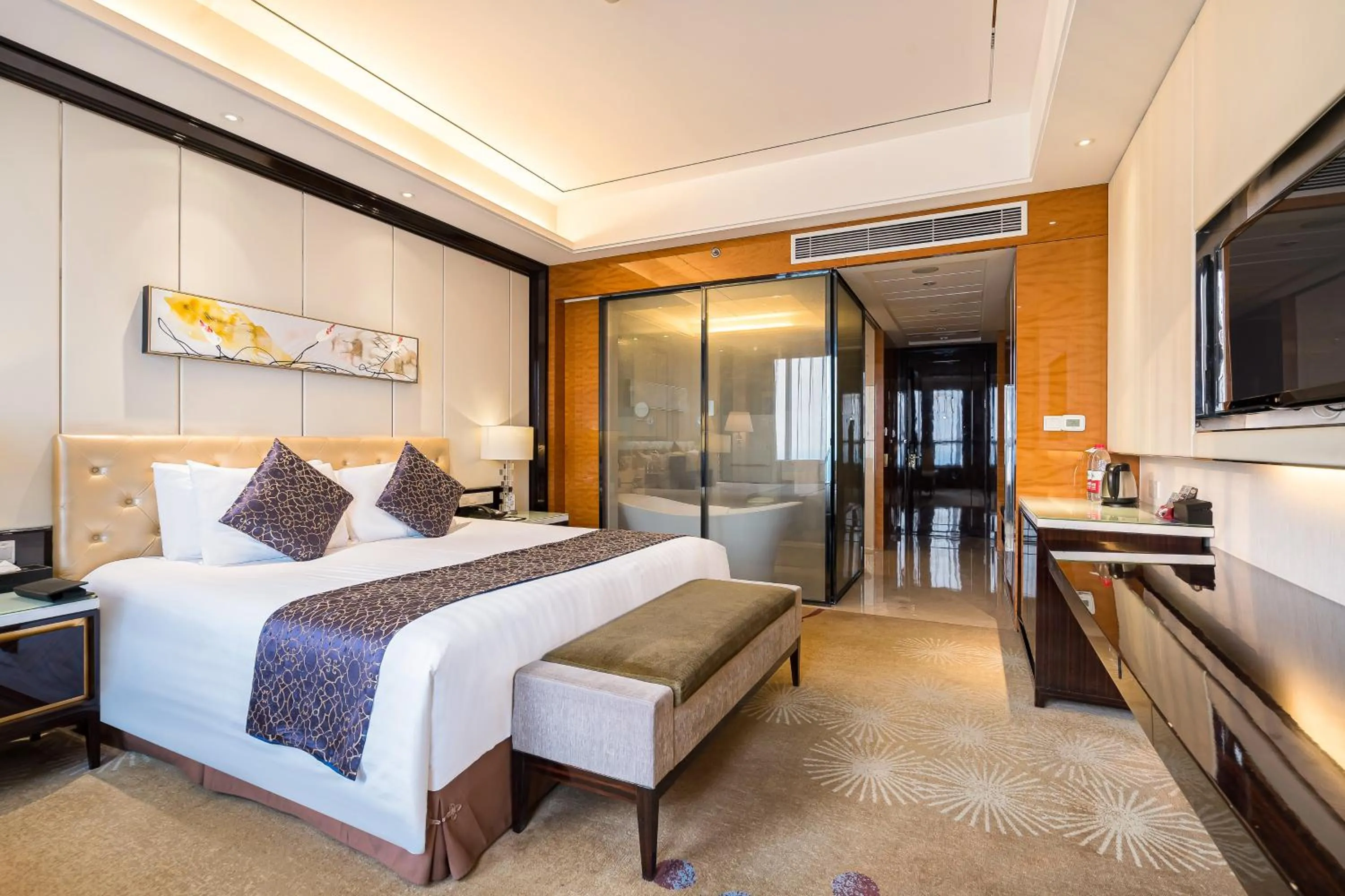 Bed in New Century Grand Hotel Siyang