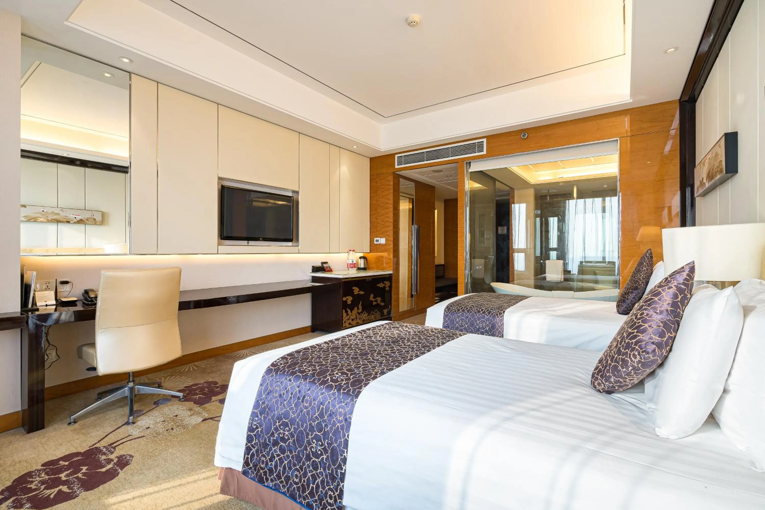 Bed in New Century Grand Hotel Siyang