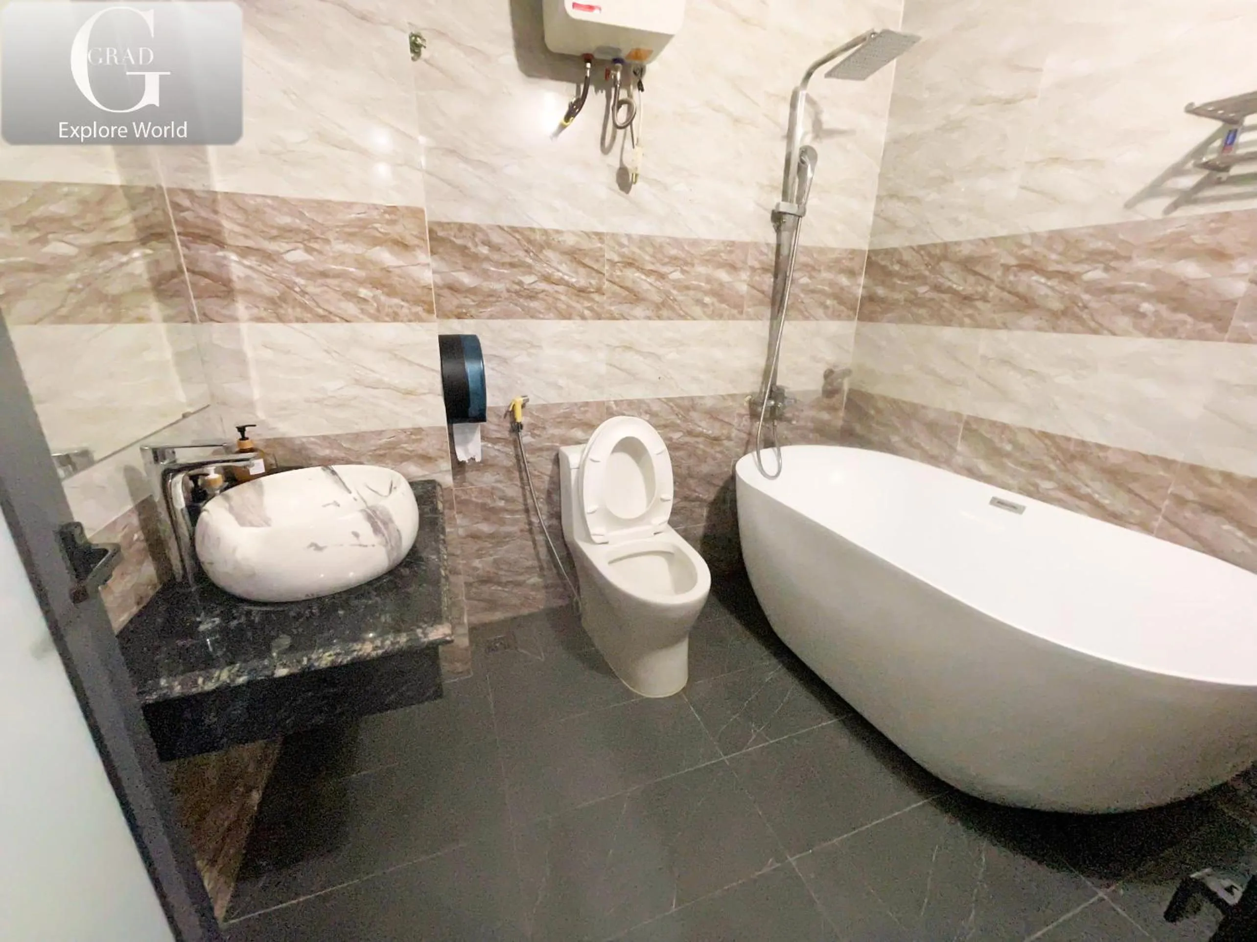 Shower in Binh Nguyen 1 Hotel