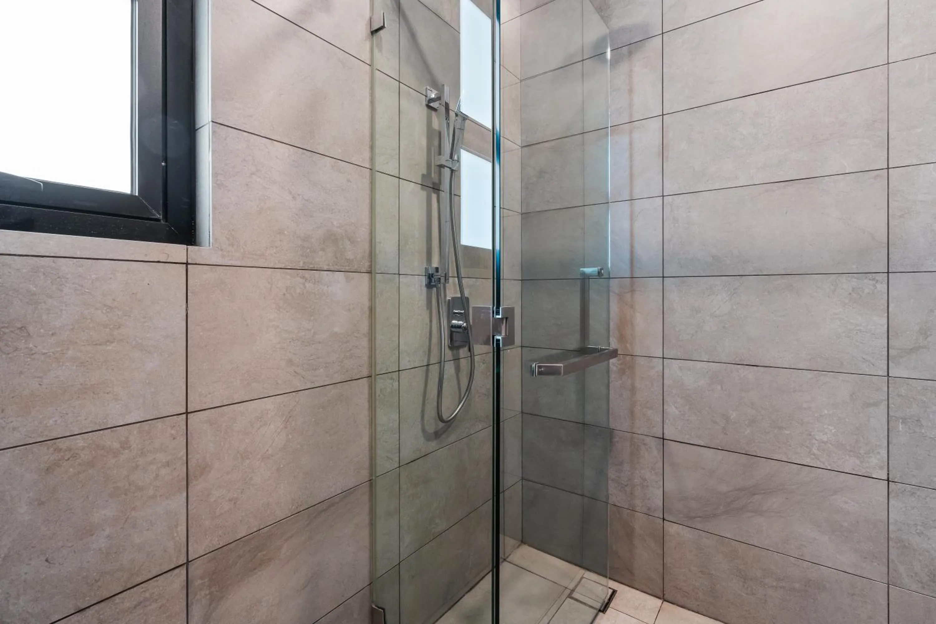 Shower in Opus by Soulasia