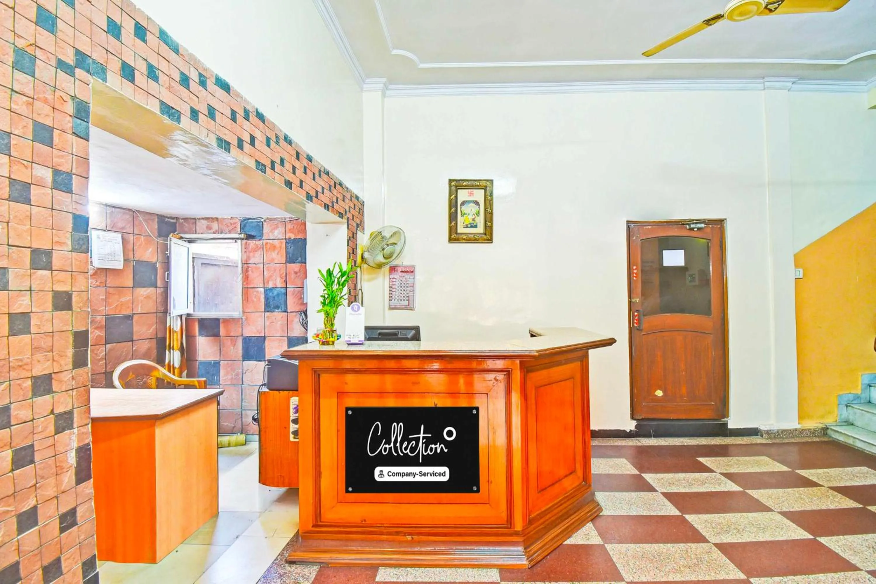 Lobby or reception in Hotel O Hathroi Market Near Dhuleshwar Garden