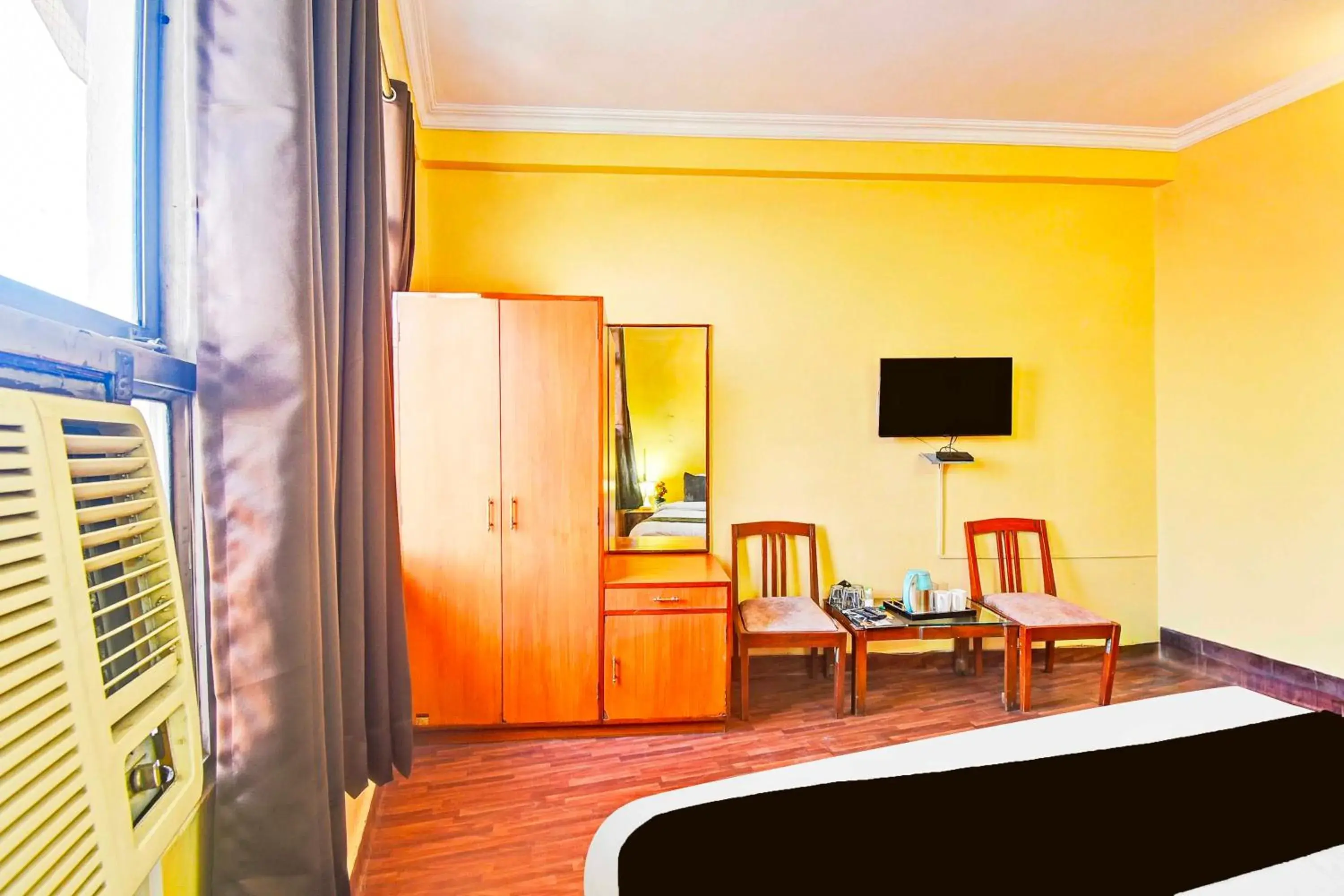 Bedroom, Bed in Hotel O Hathroi Market Near Dhuleshwar Garden Bedroom, Bed in Hotel O Hathroi Market Near Dhuleshwar Garden