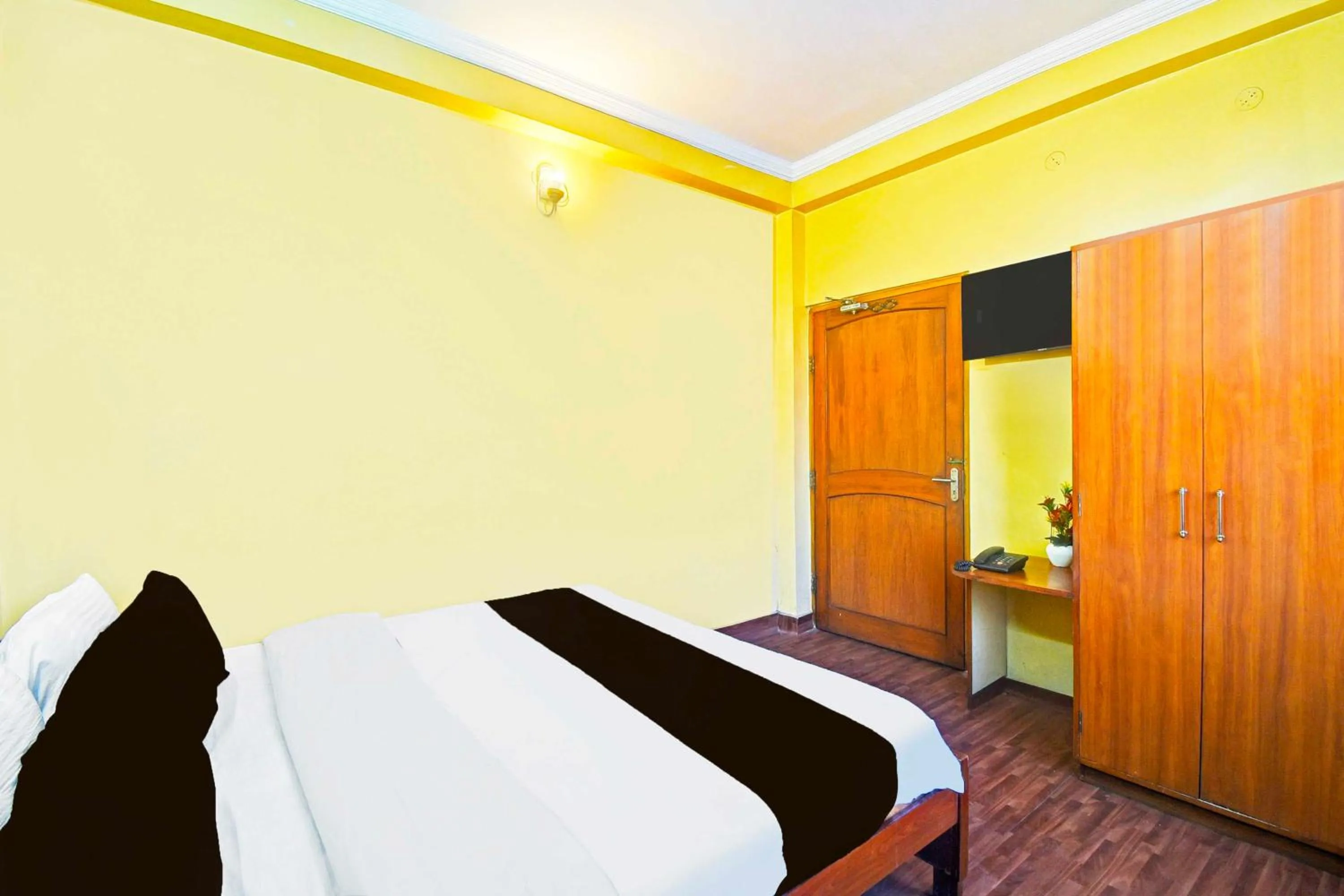 Bedroom, Bed in Hotel O Hathroi Market Near Dhuleshwar Garden
