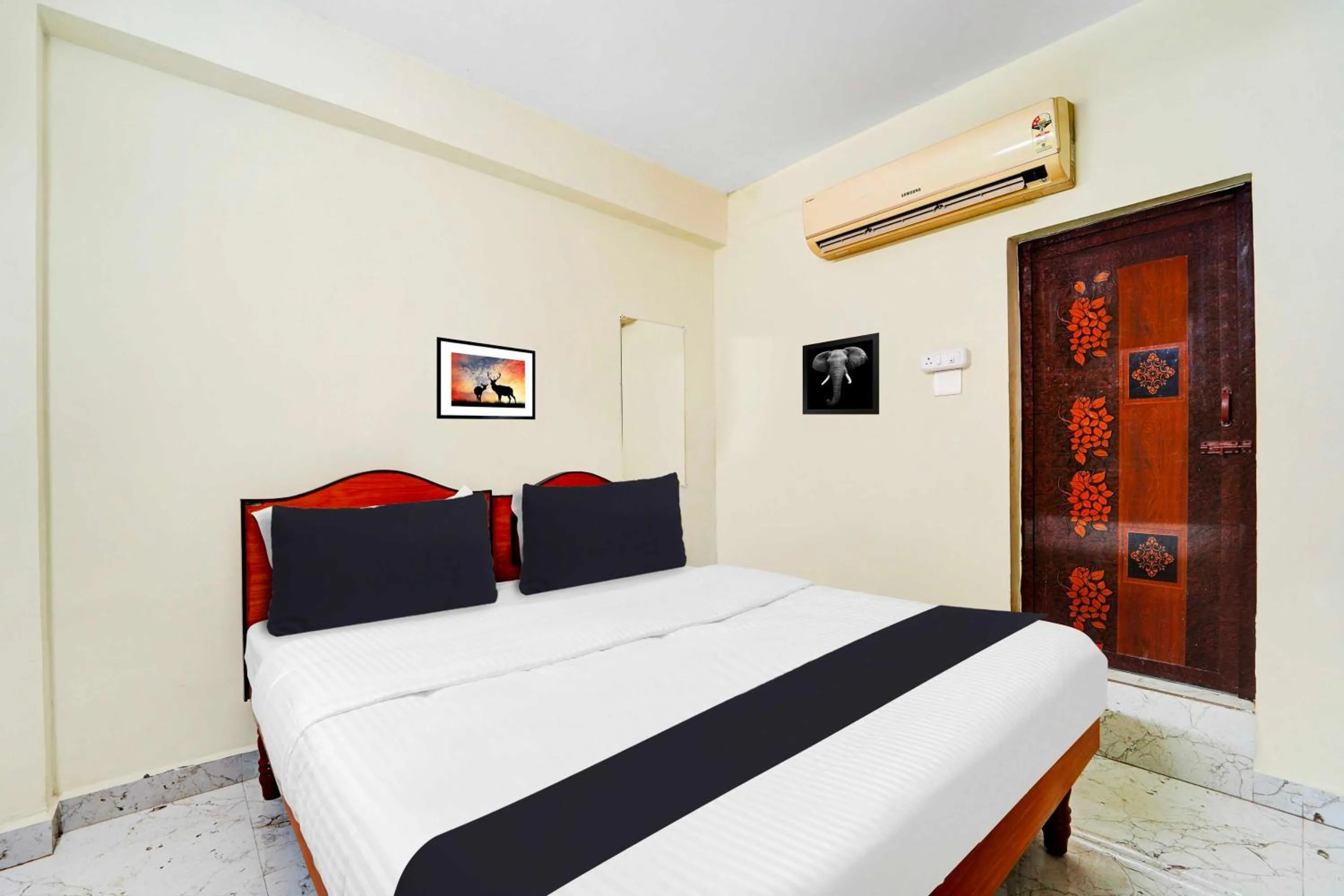 Bedroom, Bed in Collection O Erode VOC Park