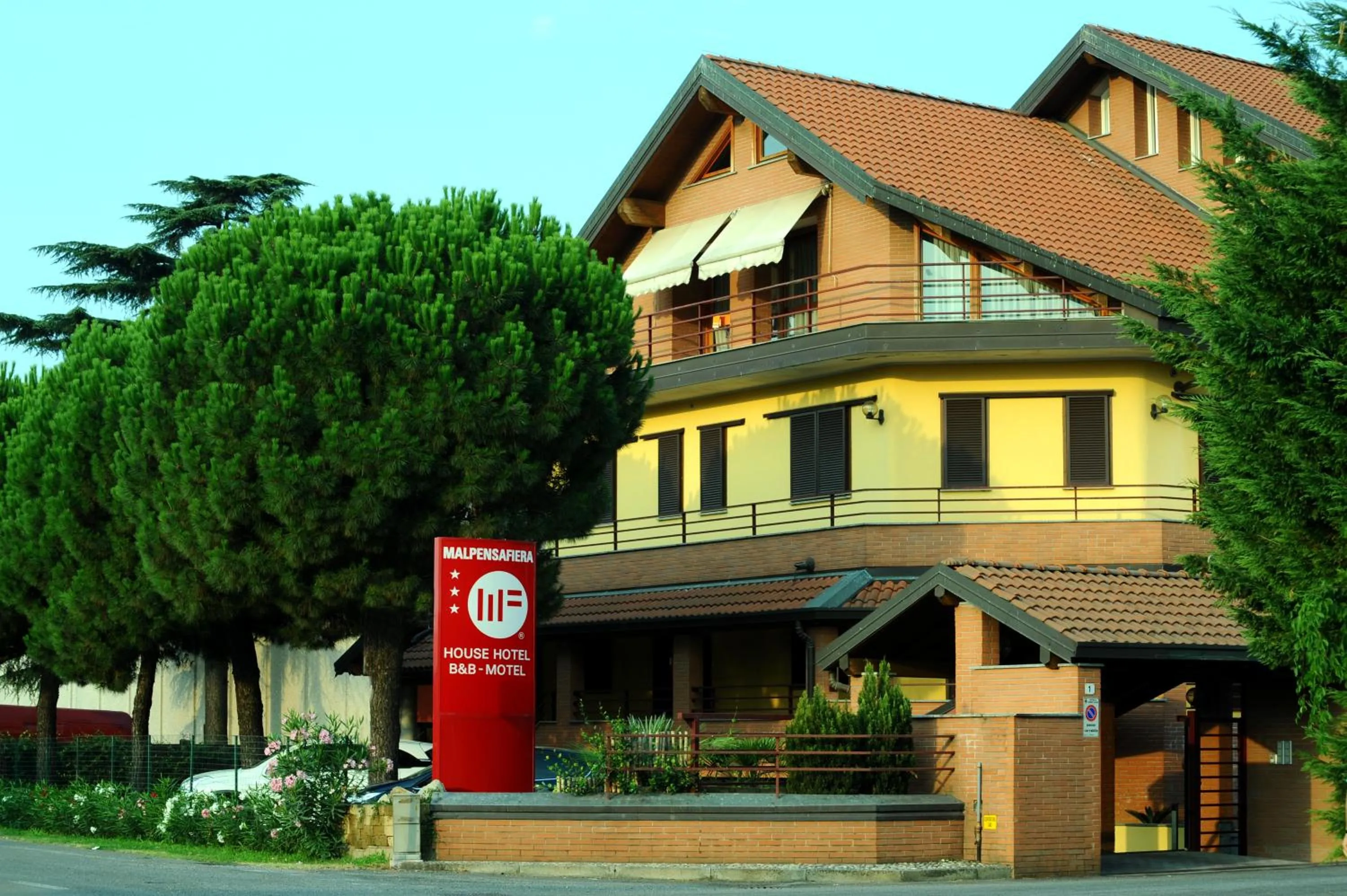 Facade/entrance in Hotel Malpensafiera