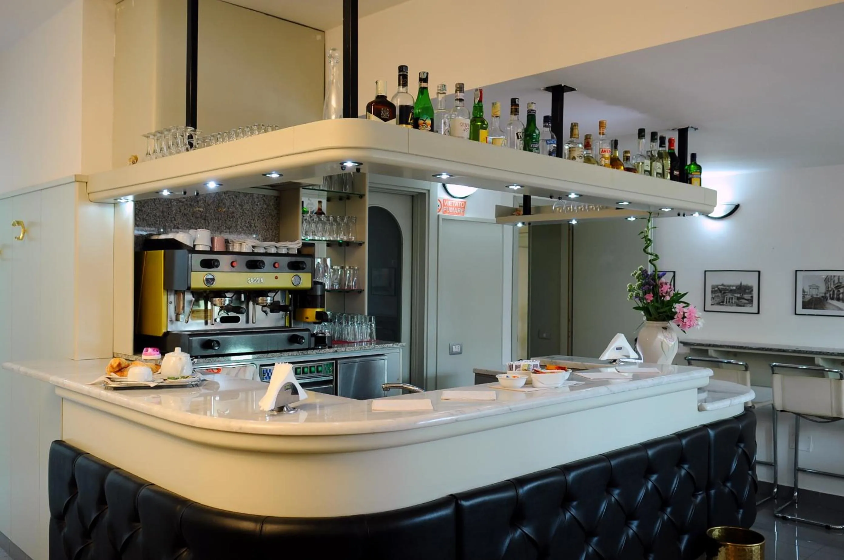 Restaurant/places to eat in Hotel Malpensafiera