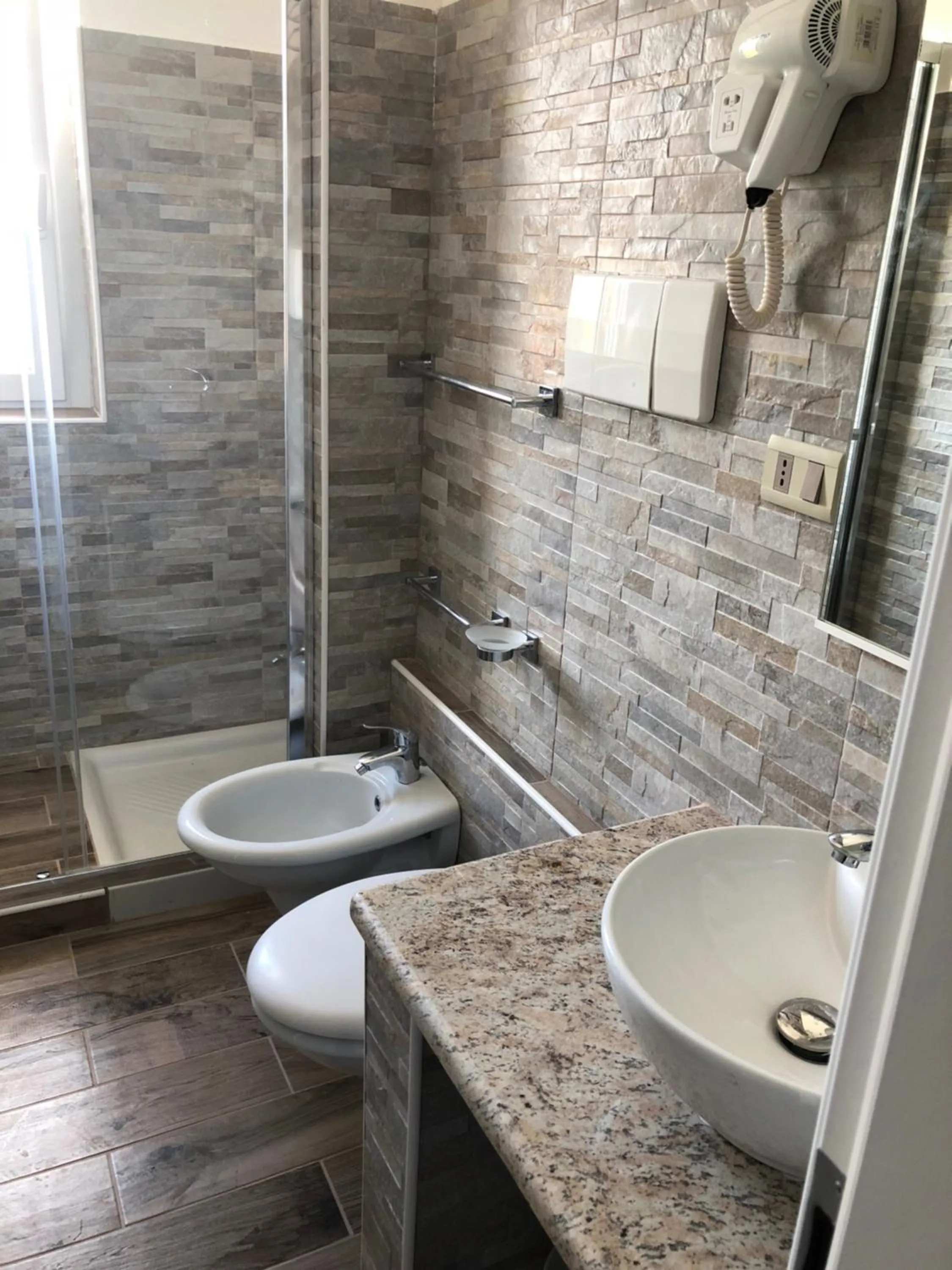 Bathroom in Hotel Malpensafiera