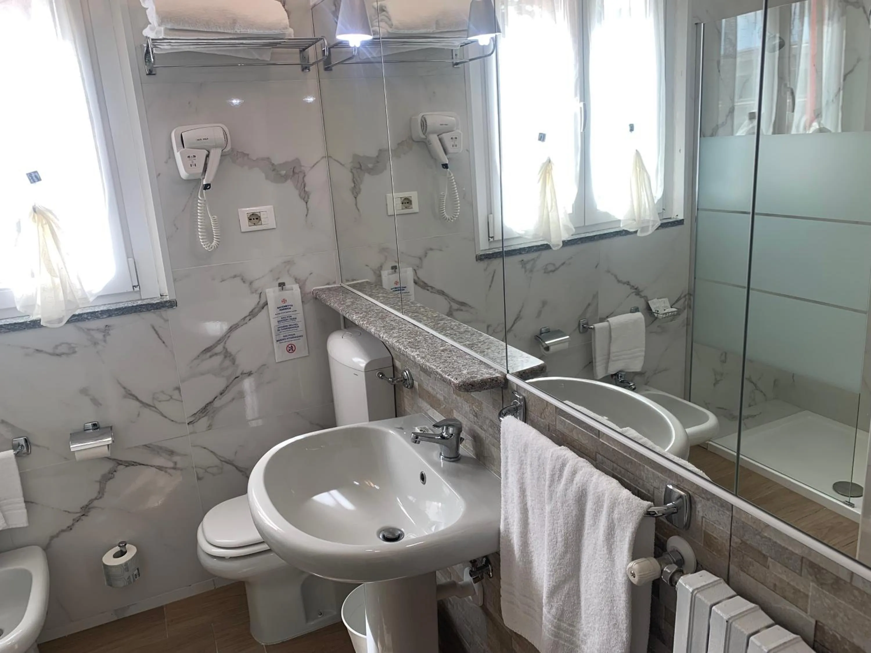 Shower in Hotel Malpensafiera