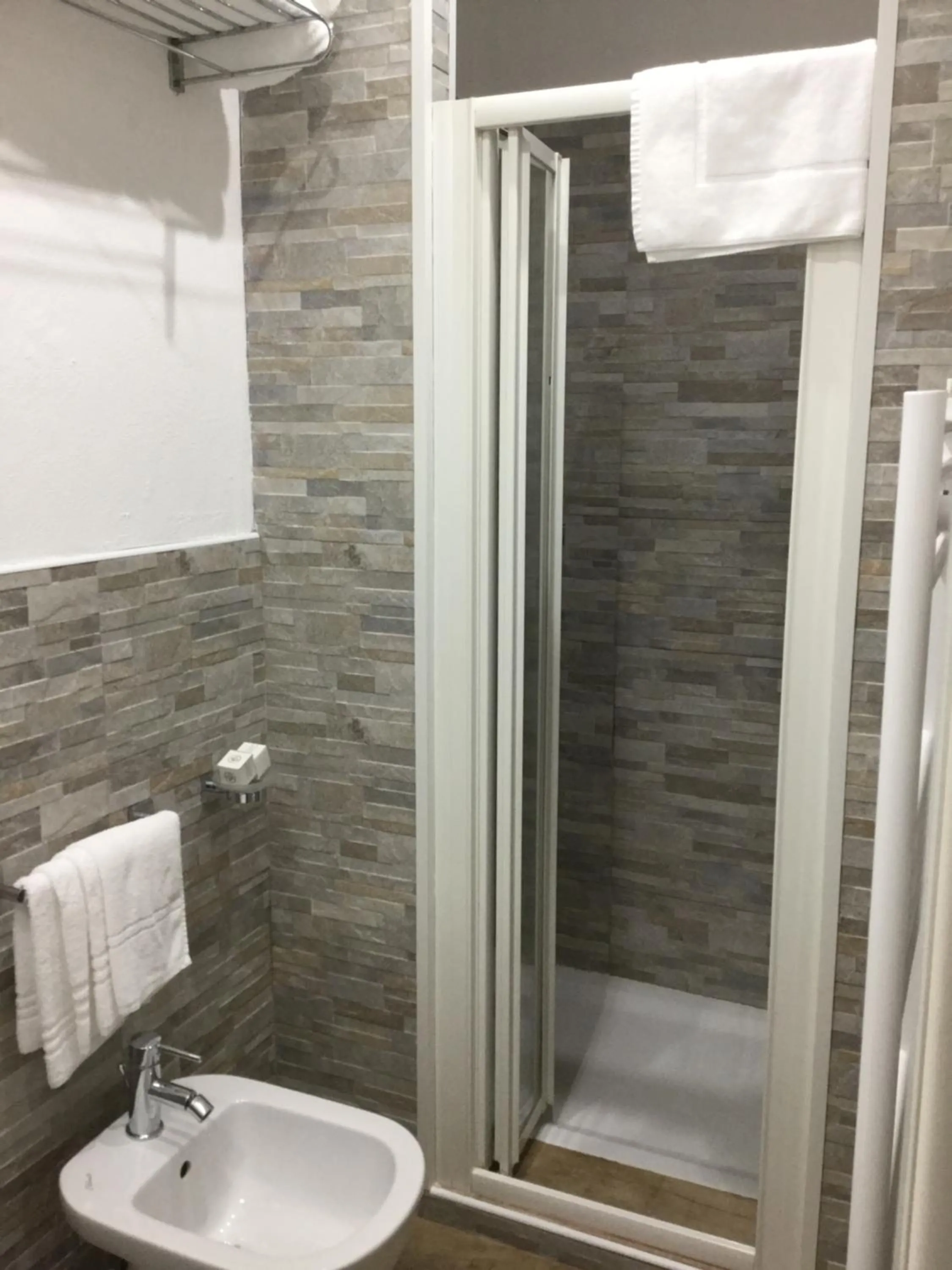 Shower in Hotel Malpensafiera