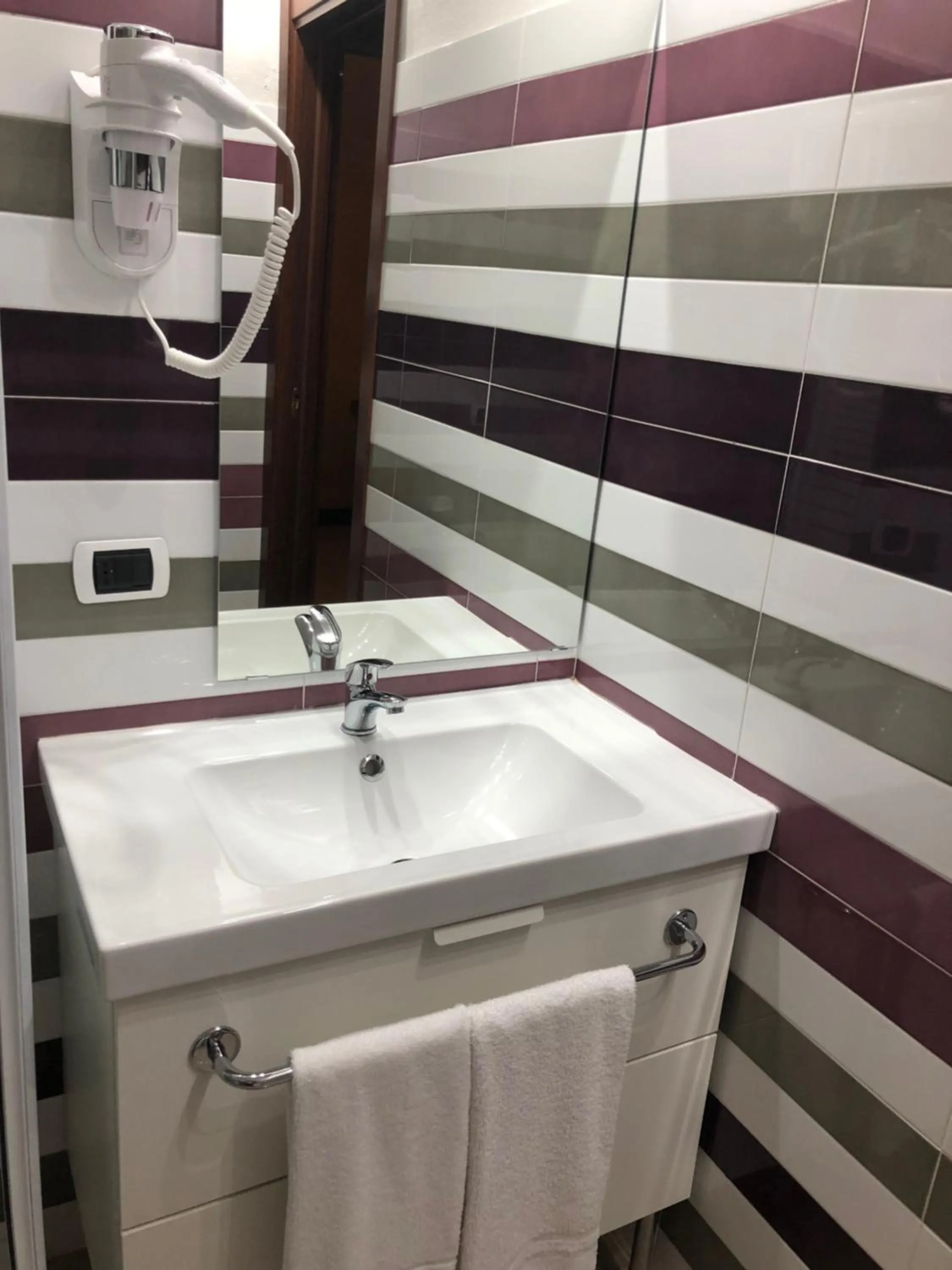Bathroom in Hotel Malpensafiera