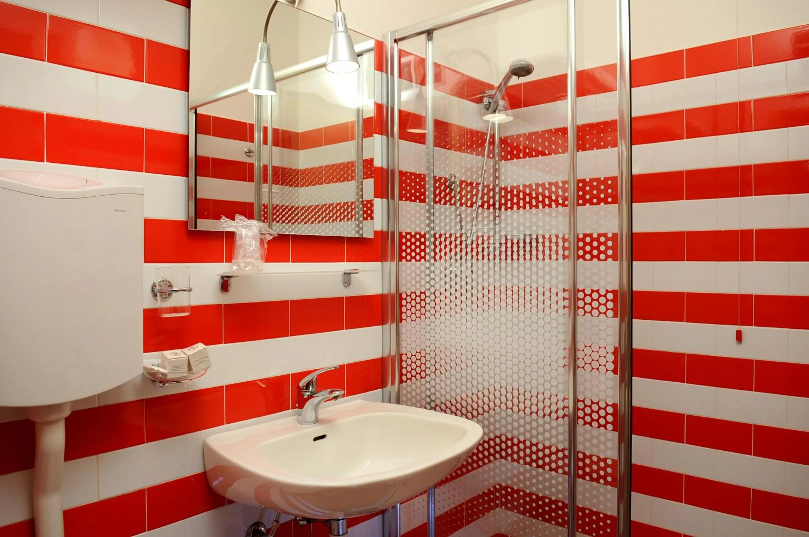 Shower in Hotel Malpensafiera