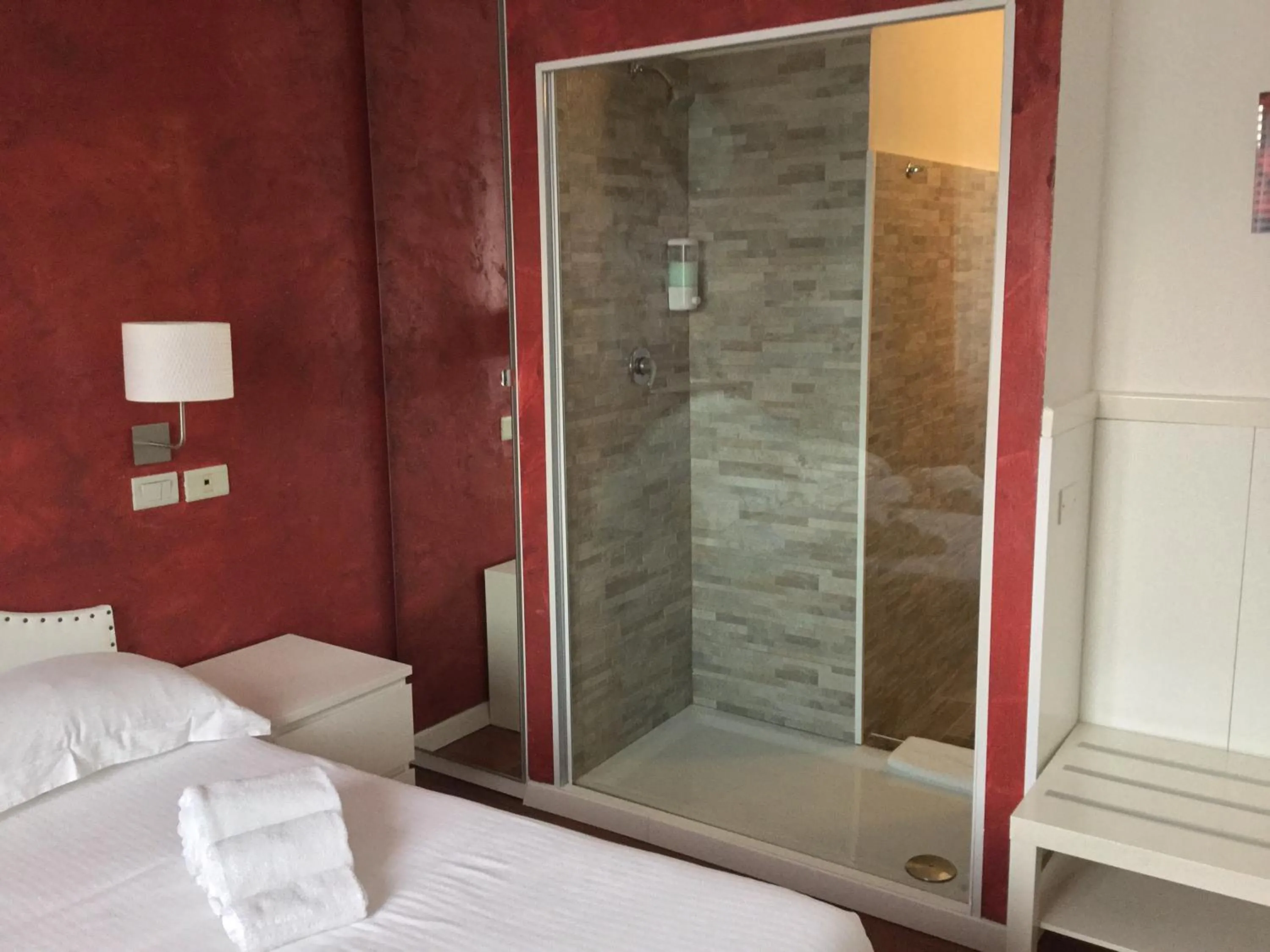 Shower, Bed in Hotel Malpensafiera