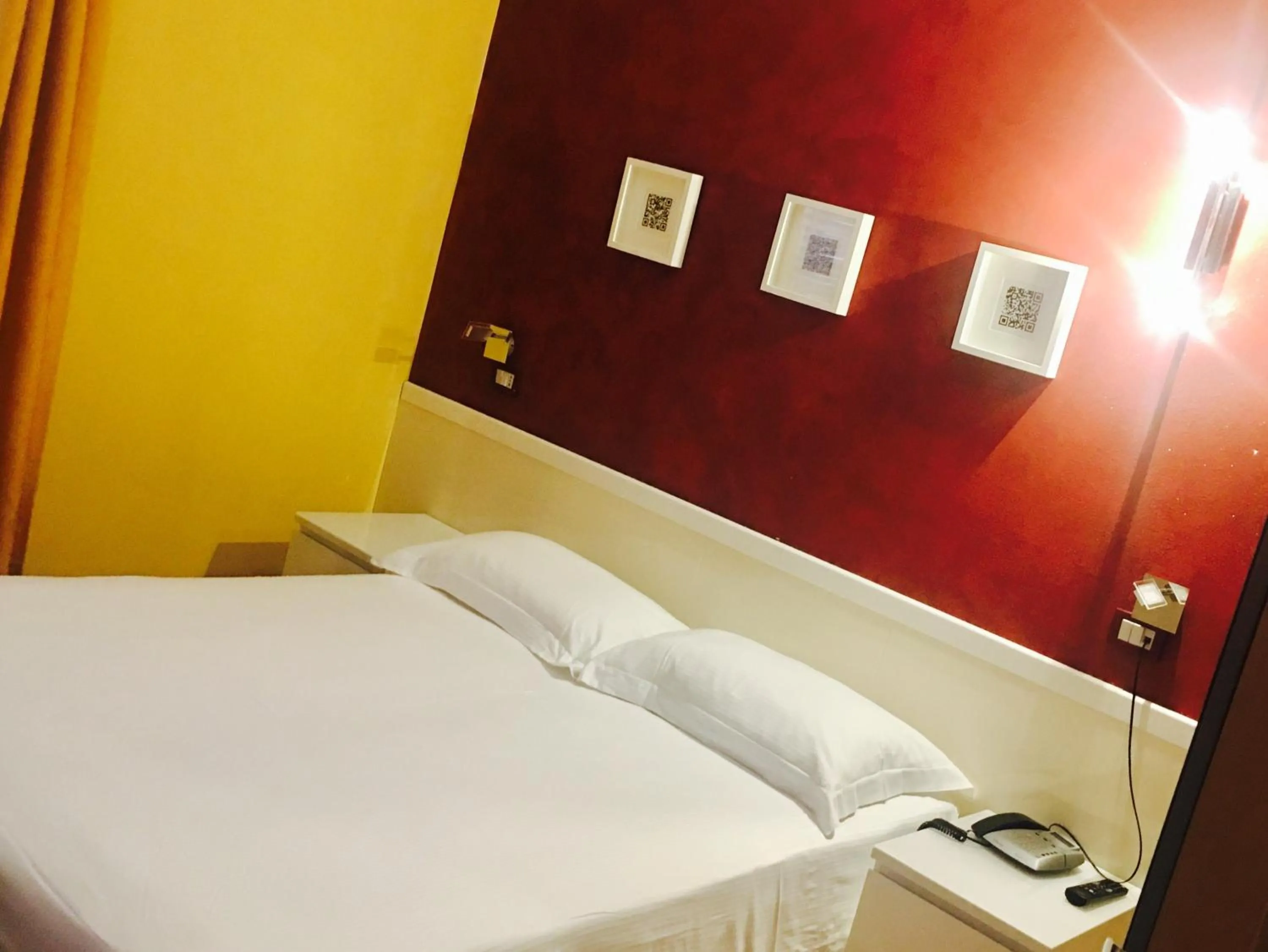 Bedroom, Bed in Hotel Malpensafiera