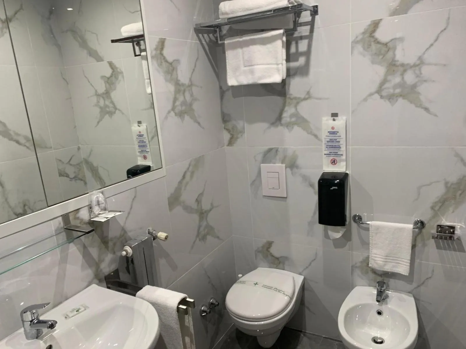 Shower in Hotel Malpensafiera
