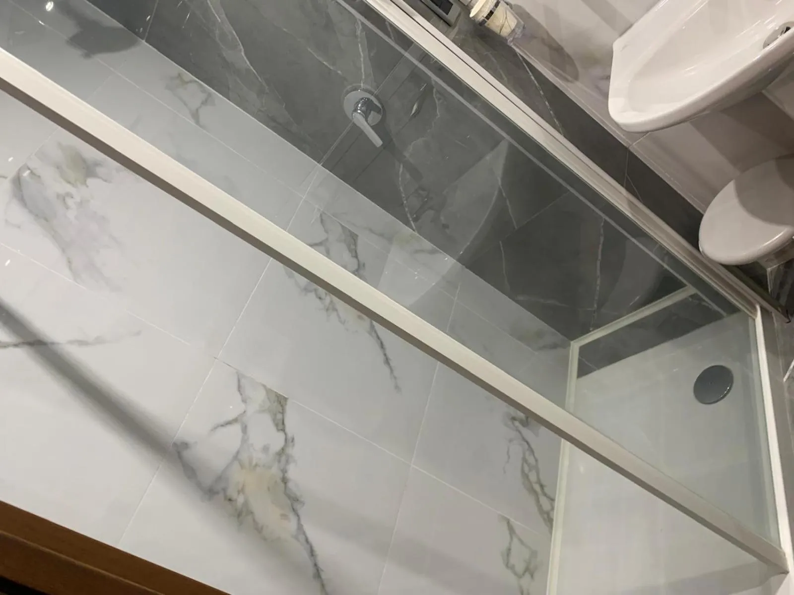 Shower in Hotel Malpensafiera