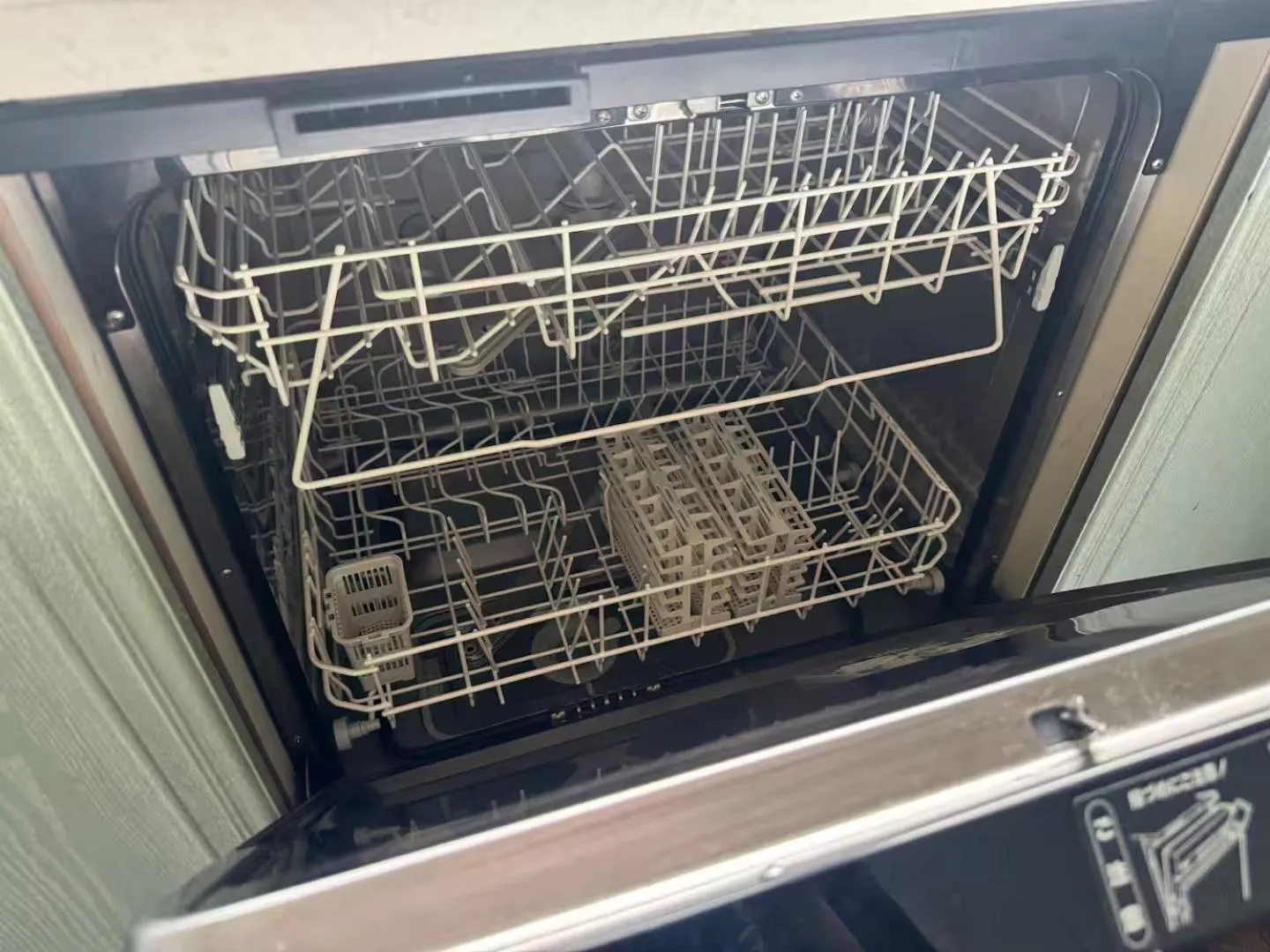 dishwasher in Kizen Villa
