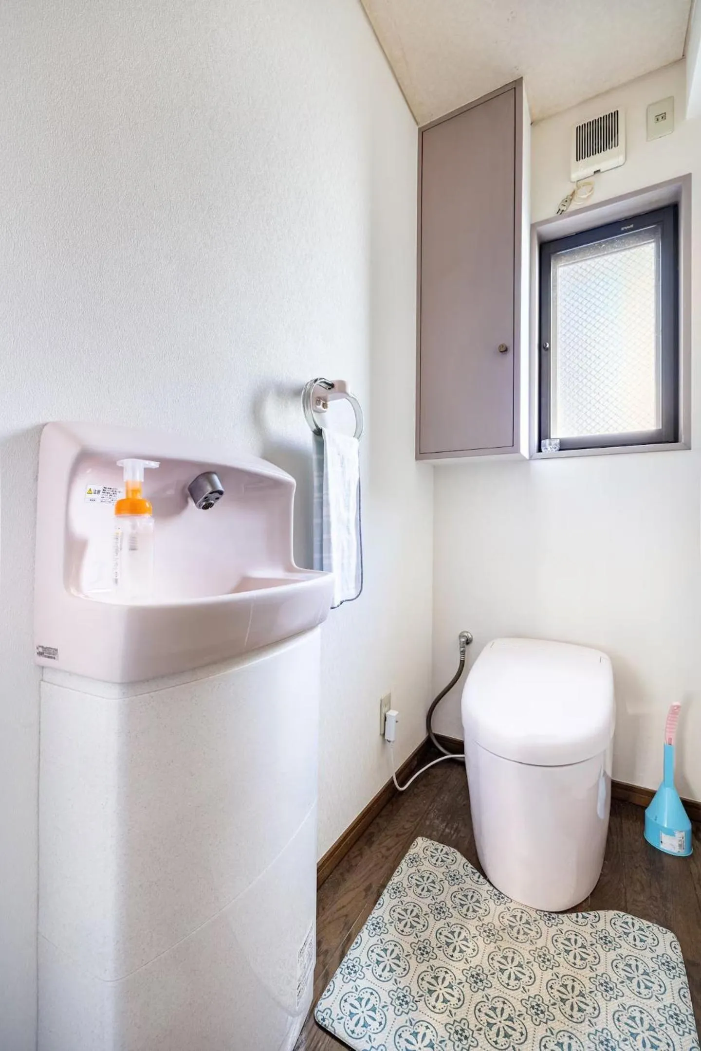 Toilet in Kizen Villa