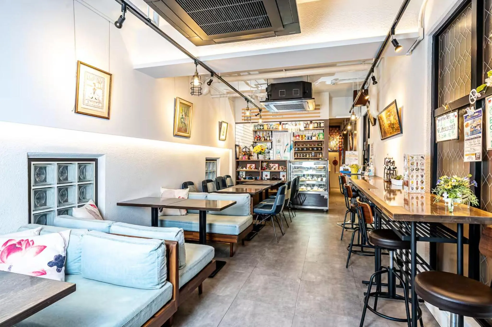 Restaurant/places to eat in Kizen Villa