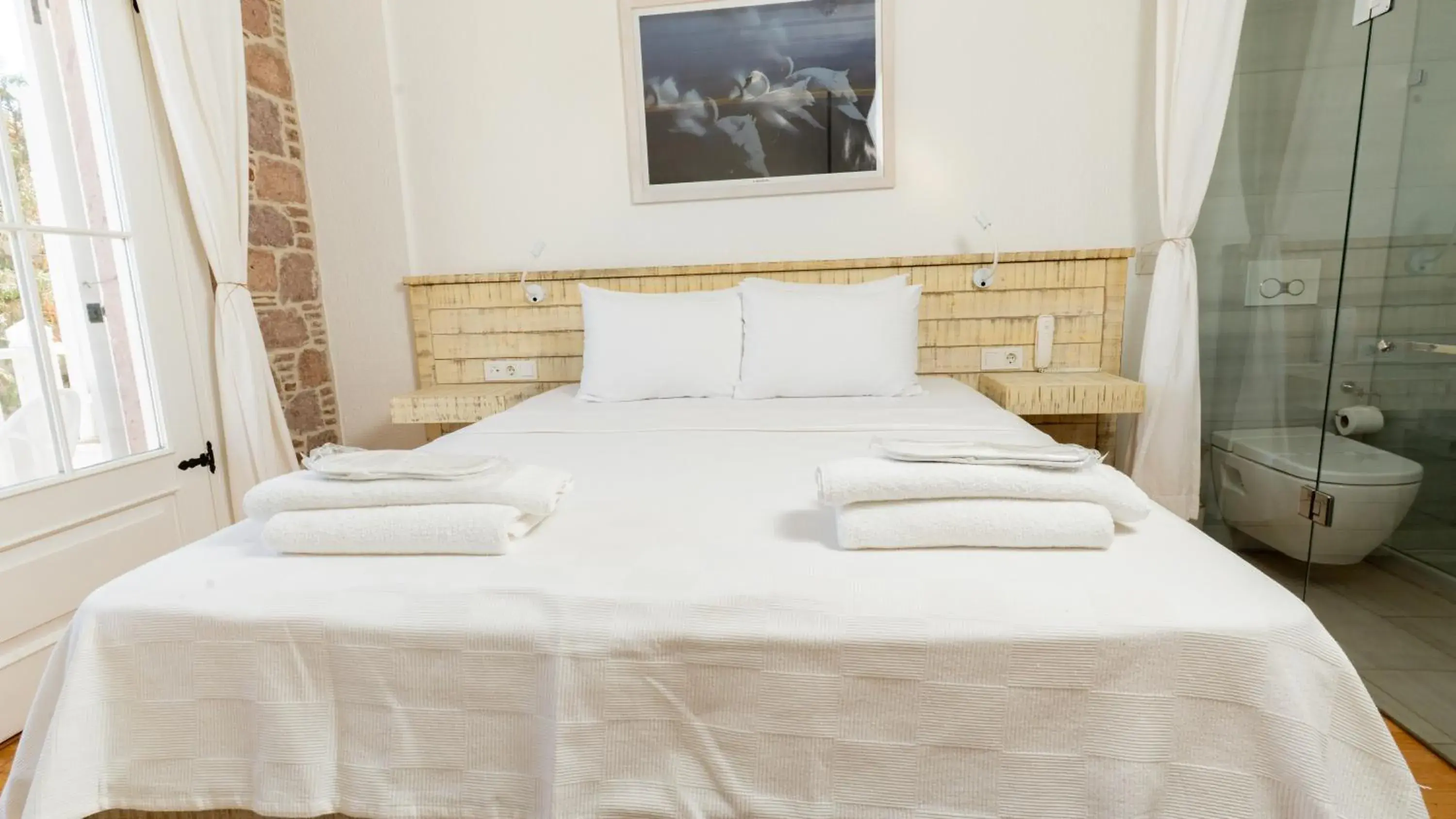Economy Double Room in Cunda Piano Otel Economy Double Room in Cunda Piano Otel