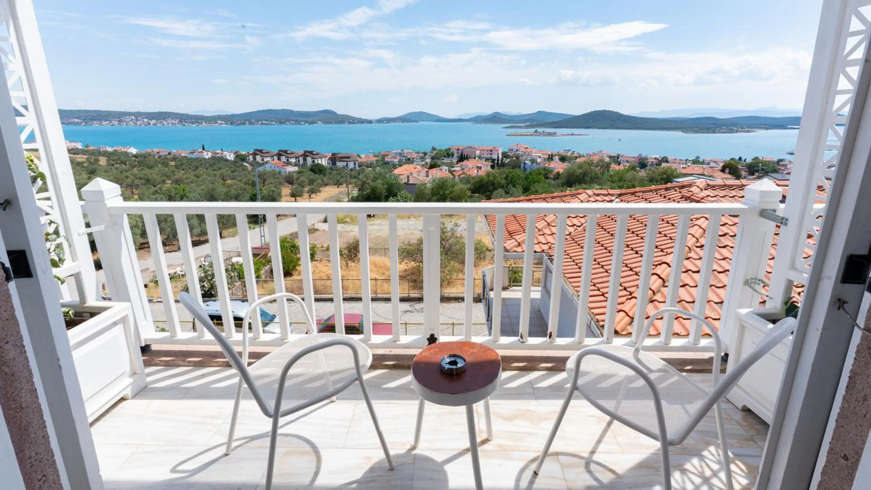 Quadruple Room with Sea View in Cunda Piano Otel